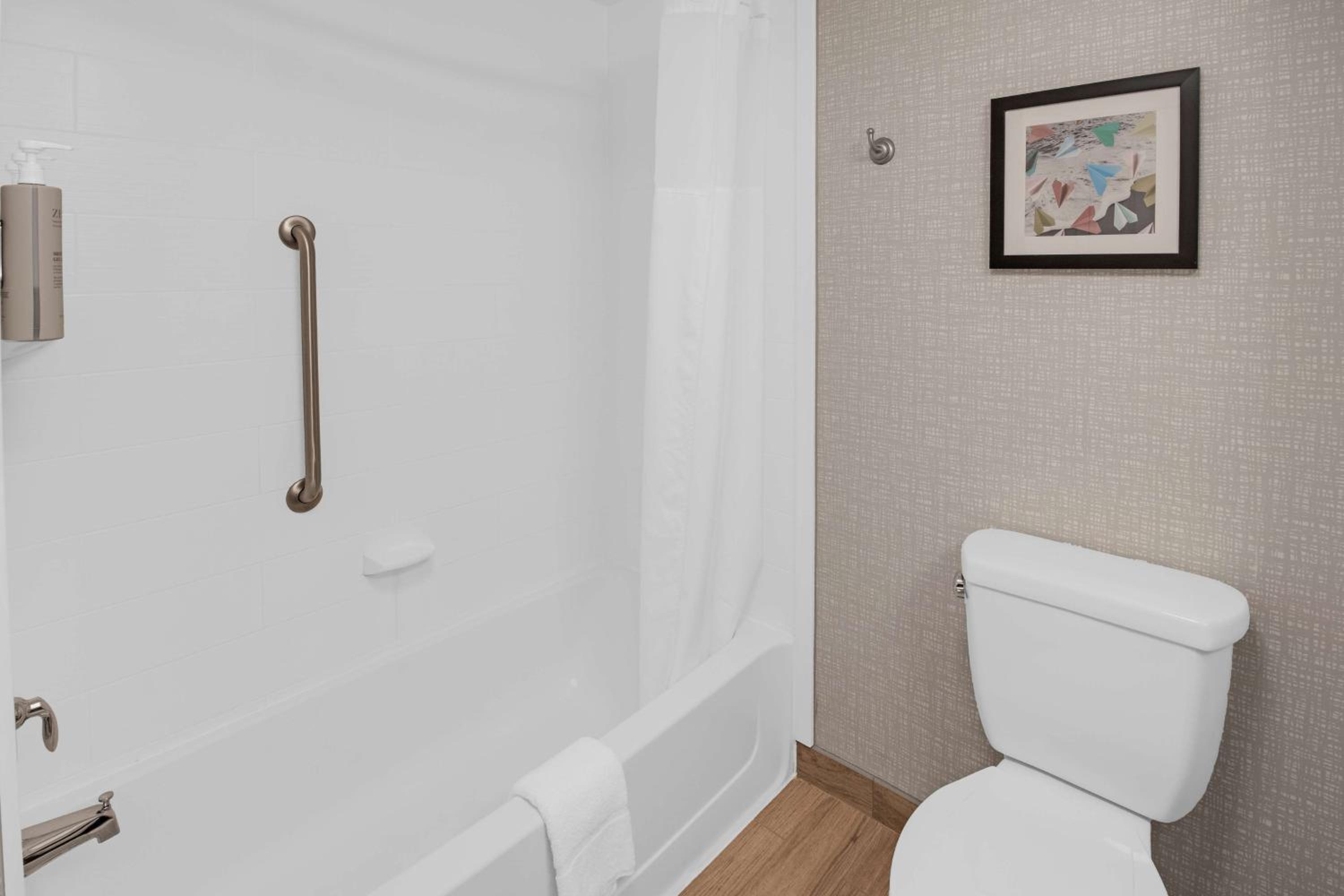 Premium Queen Studio with Two Queen Beds - Non-Smoking - Photo 8