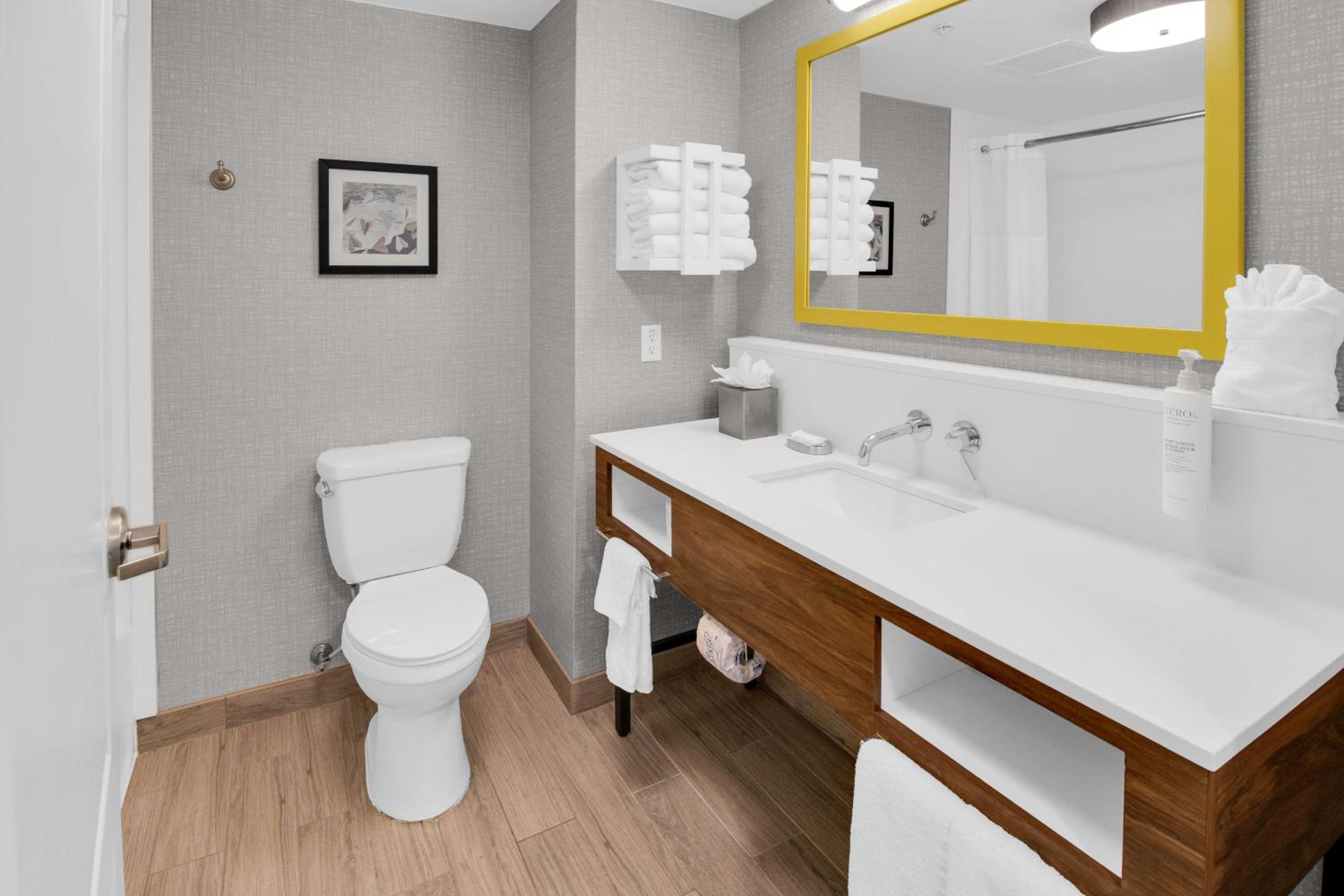 Premium Queen Studio with Two Queen Beds - Non-Smoking - Photo 2