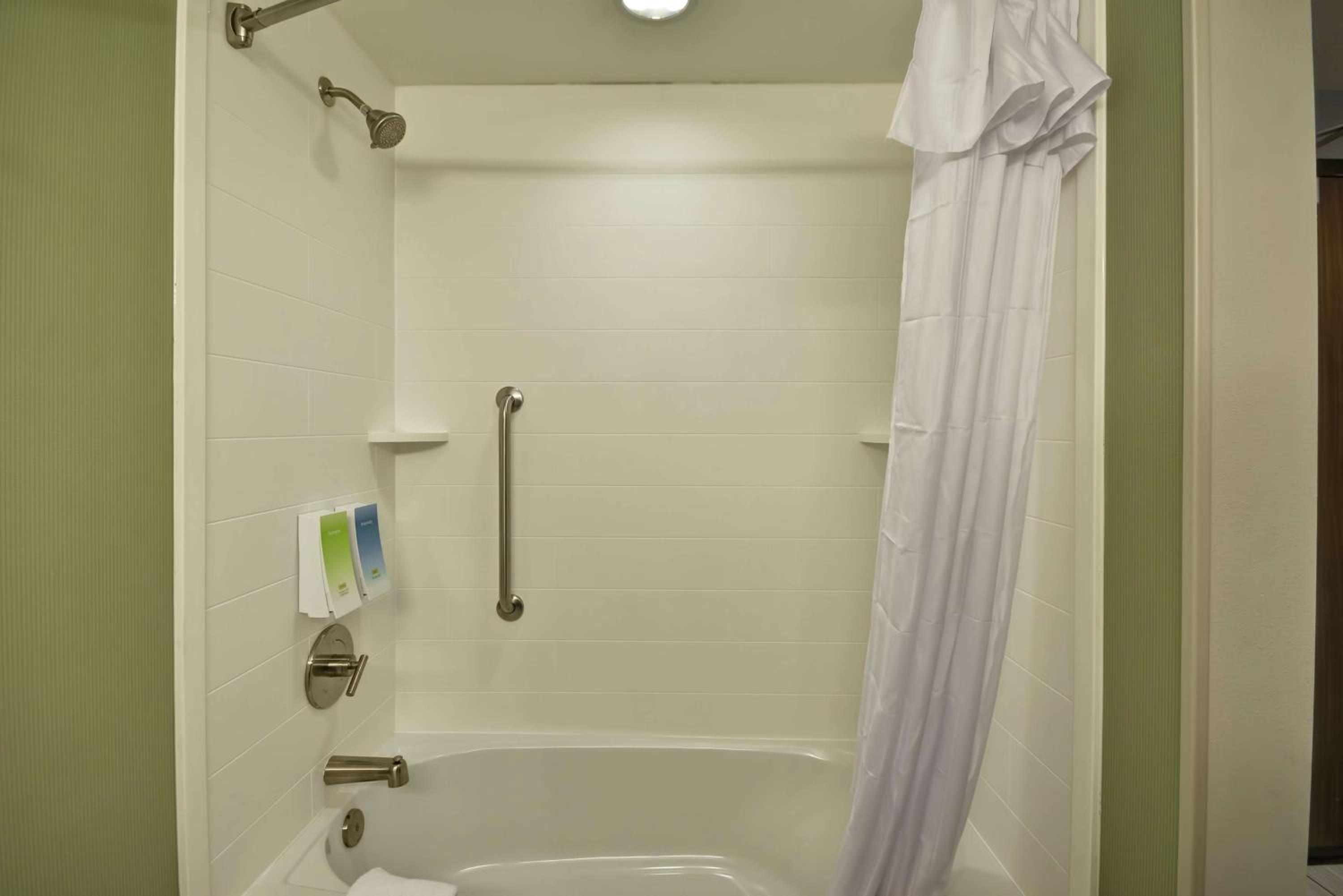 Queen Studio with Two Queen Beds - Mobility and Hearing Access/Non-Smoking