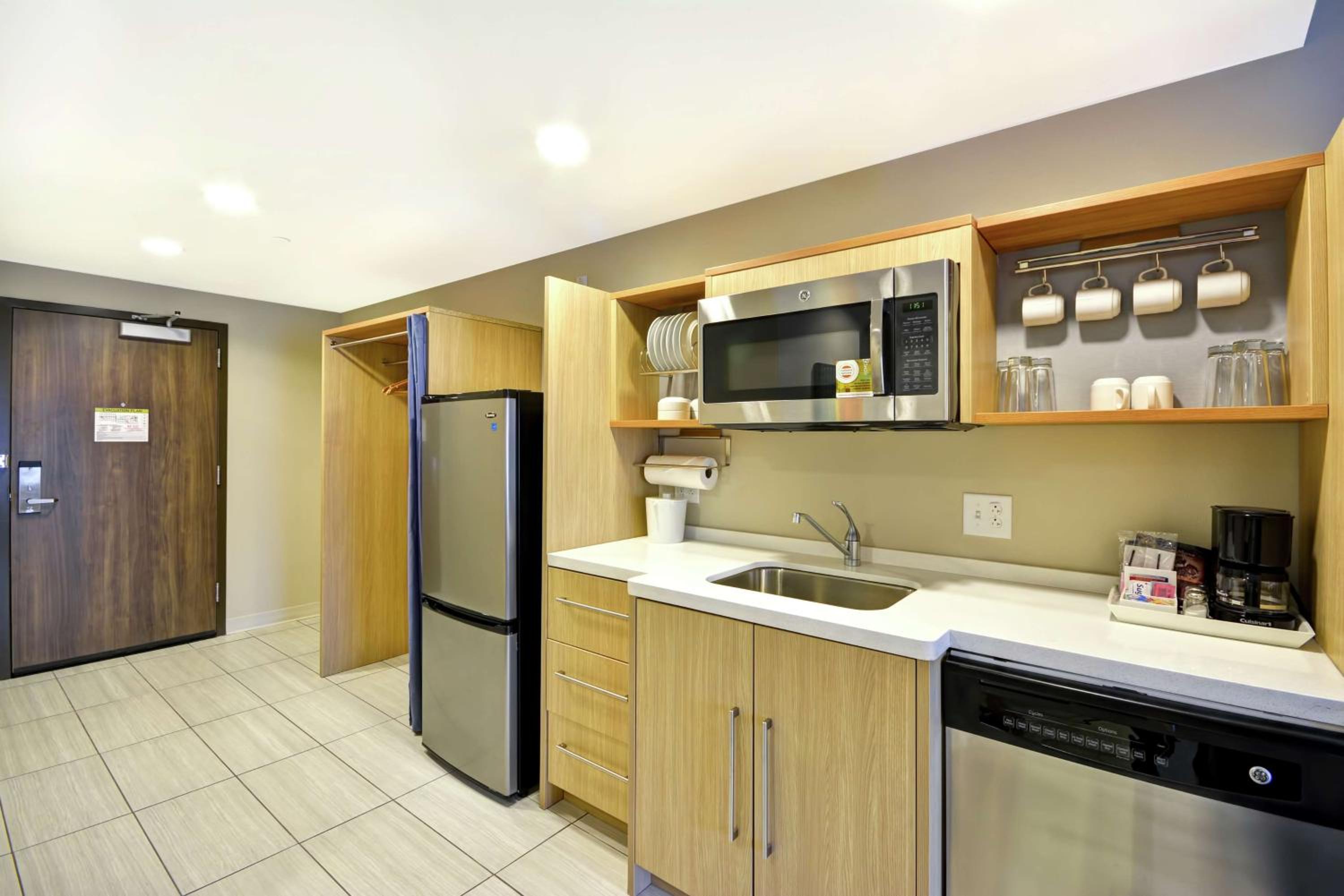 One-Bedroom King Suite - Non-Smoking photo 2