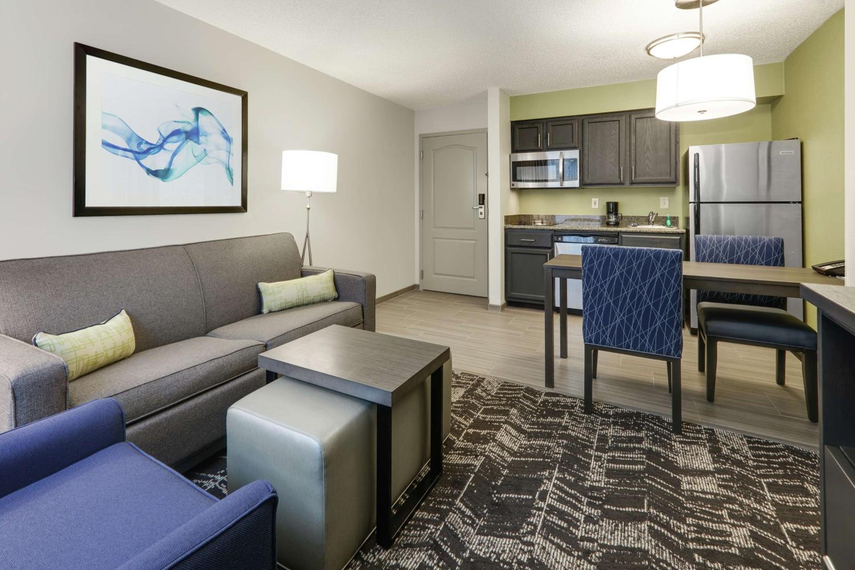 One-Bedroom King Suite - Non-Smoking - Photo 3