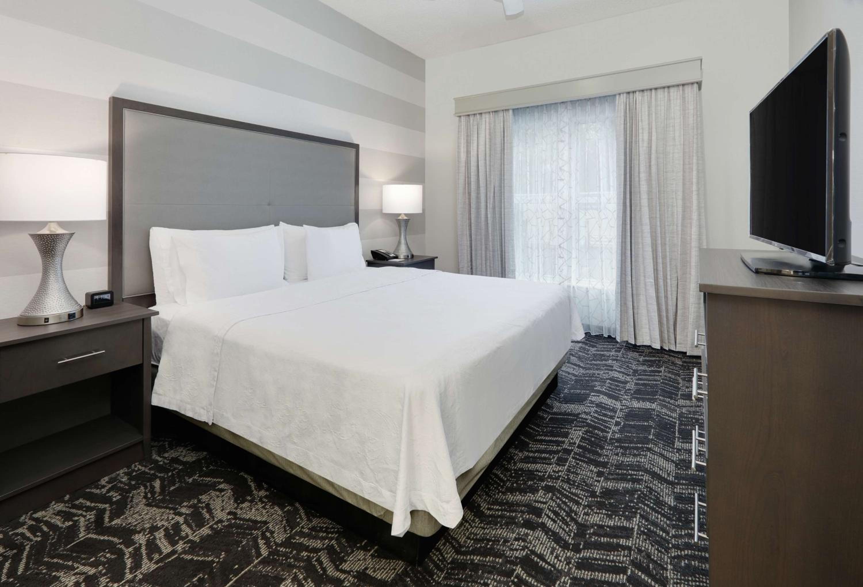 Two Bedroom Suite with One King and Two Queen Beds - Non-Smoking - Photo 10