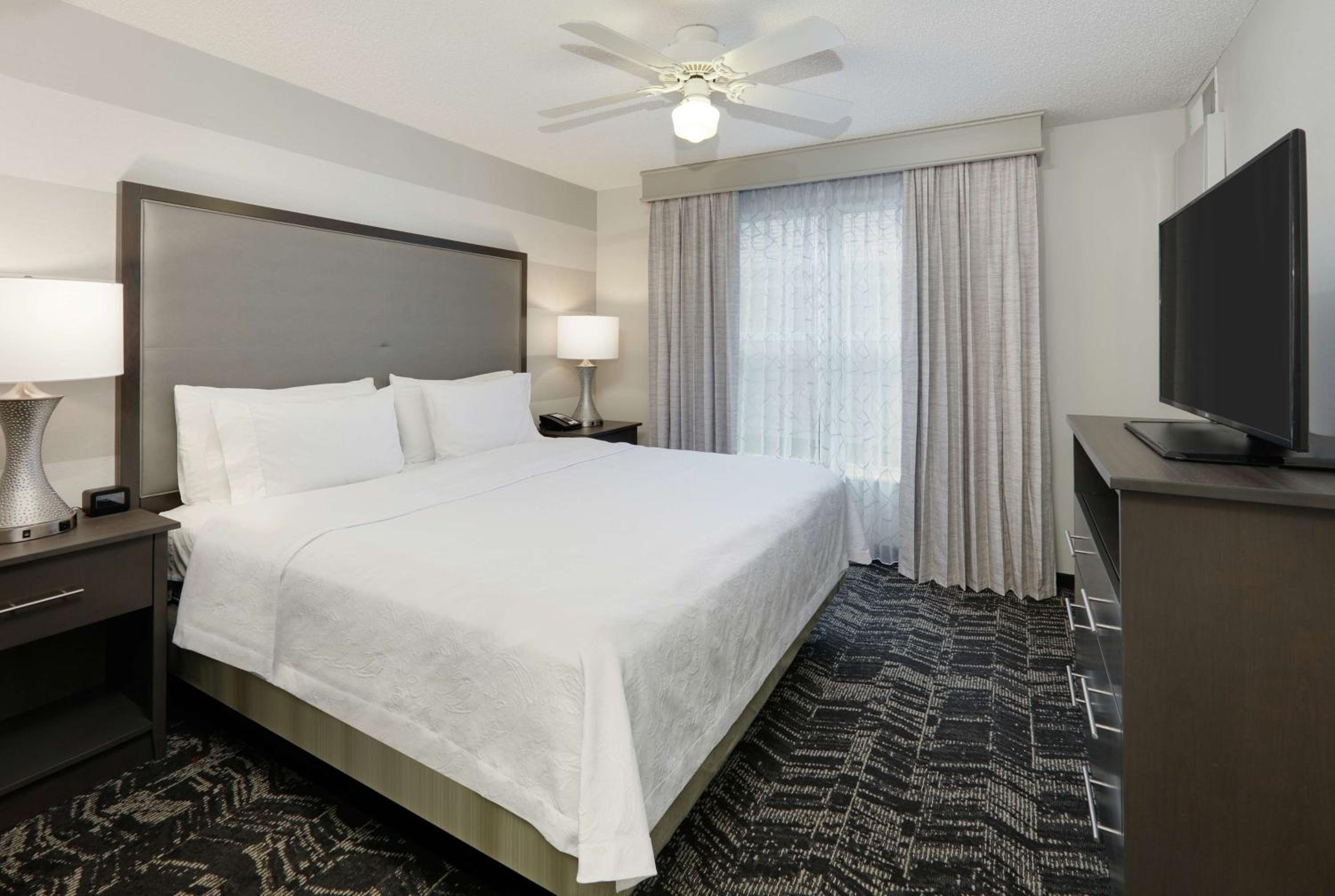 One-Bedroom King Suite - Non-Smoking - Photo 5