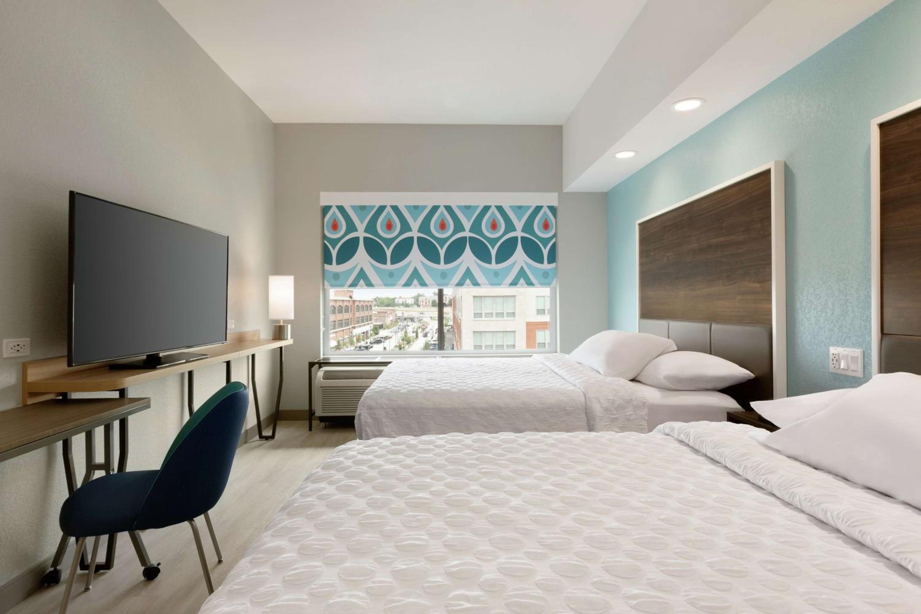 Queen Room with Two Queen Beds photo 3