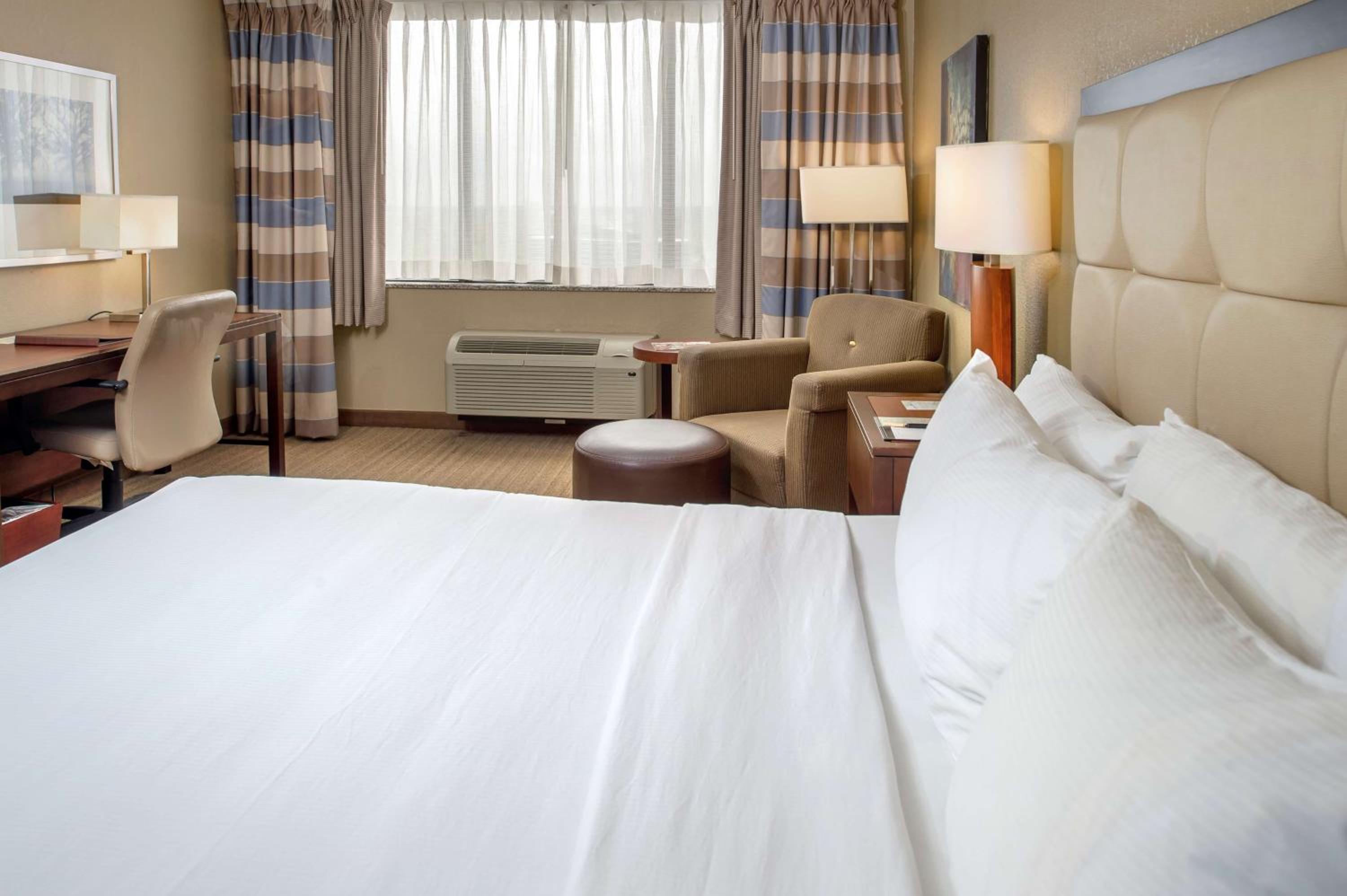 Queen Room with 2 Queen Beds with View  photo 3