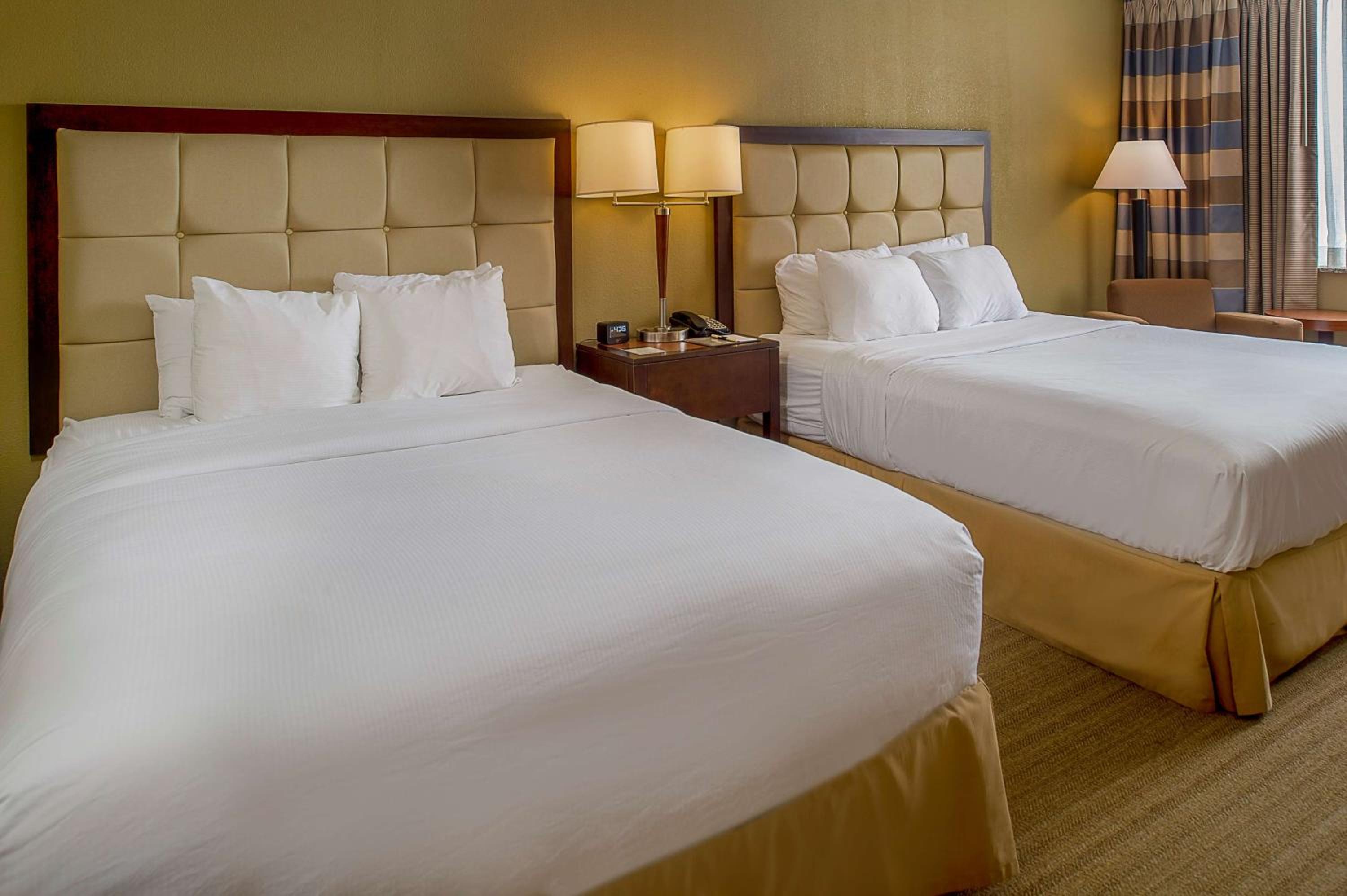 Queen Room with Two Queen Beds and Bath Tub - Mobility Accessible/Non-Smoking photo 1