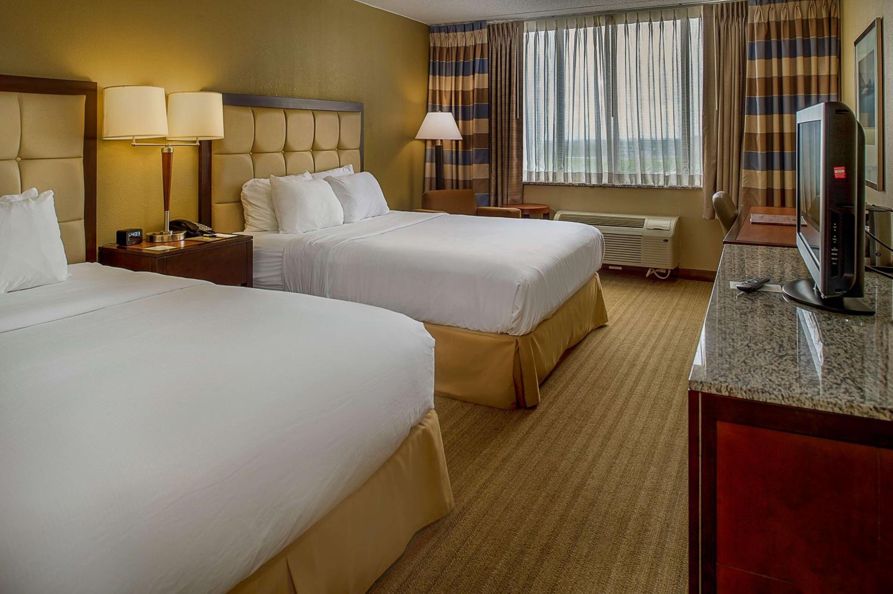 Queen Room with 2 Queen Beds with View  photo 1