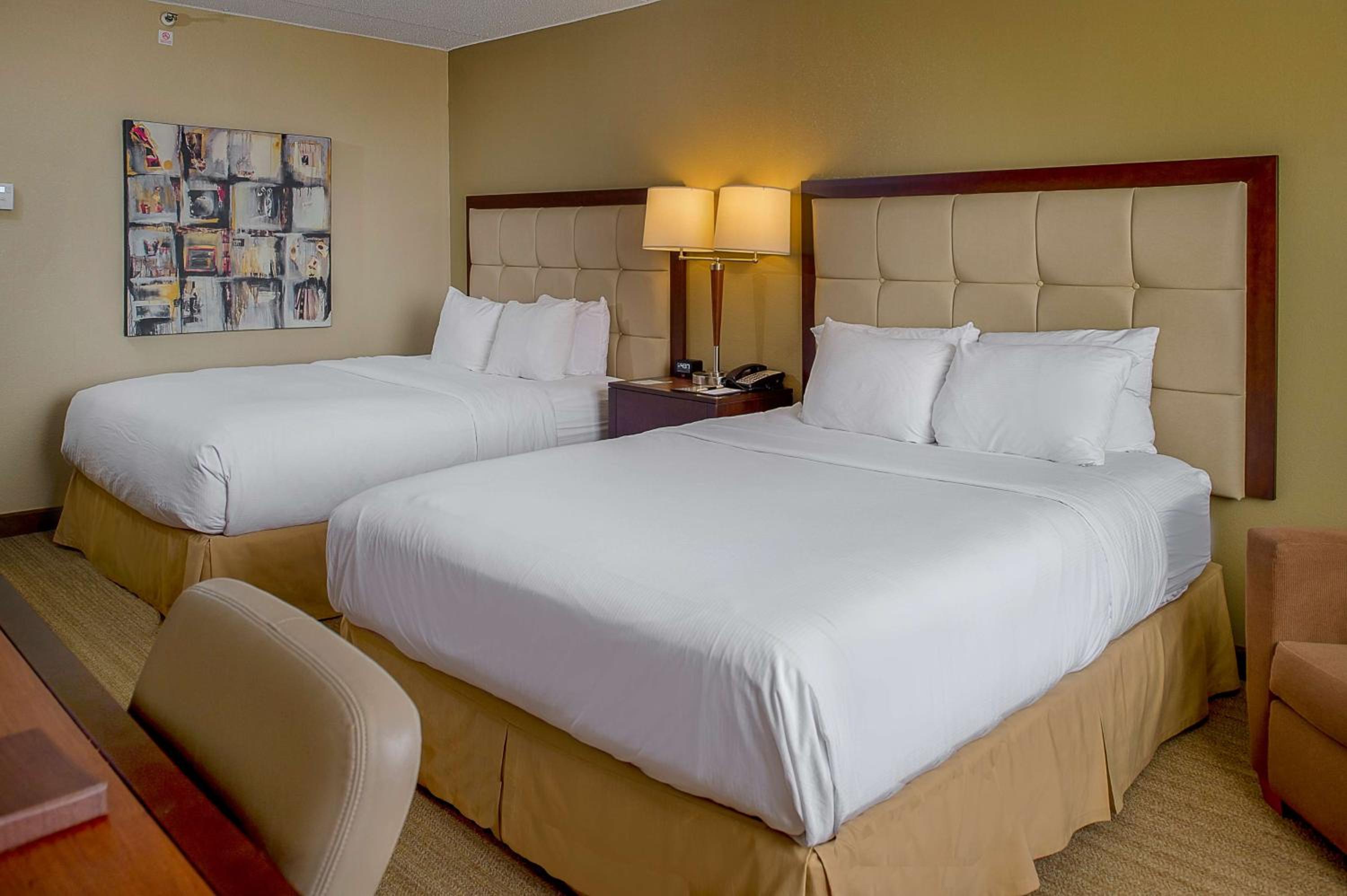 Queen Room with 2 Queen Beds with View photo 2