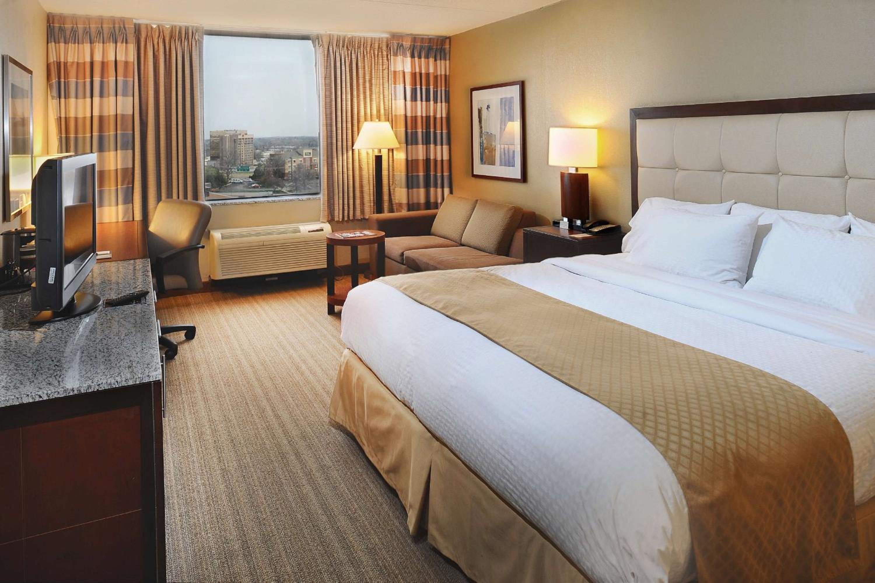 King Room with Accessible Tub - Mobility and Hearing Access/Non-Smoking photo 1