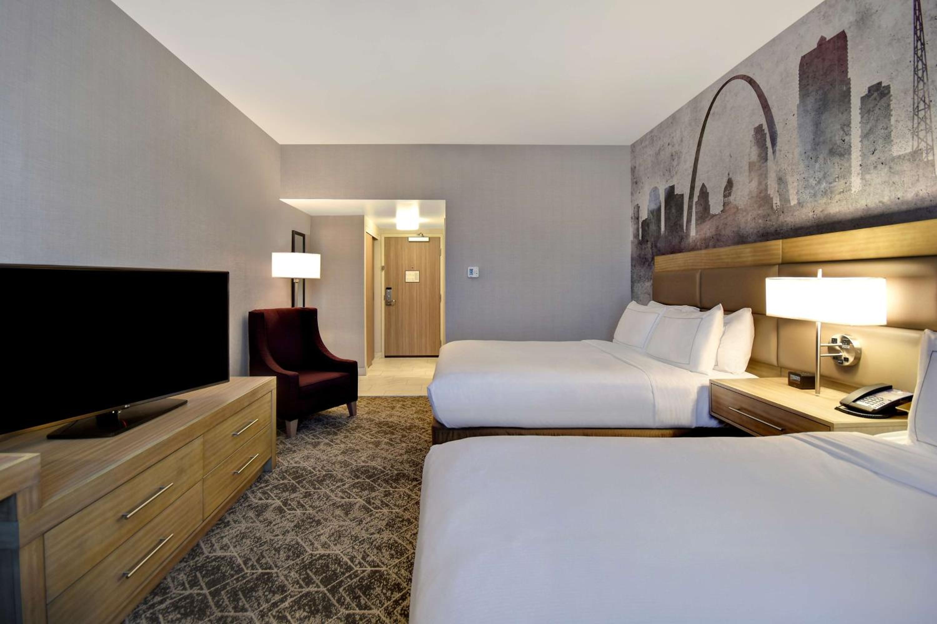 Queen Room with Two Queen Beds - Photo 1