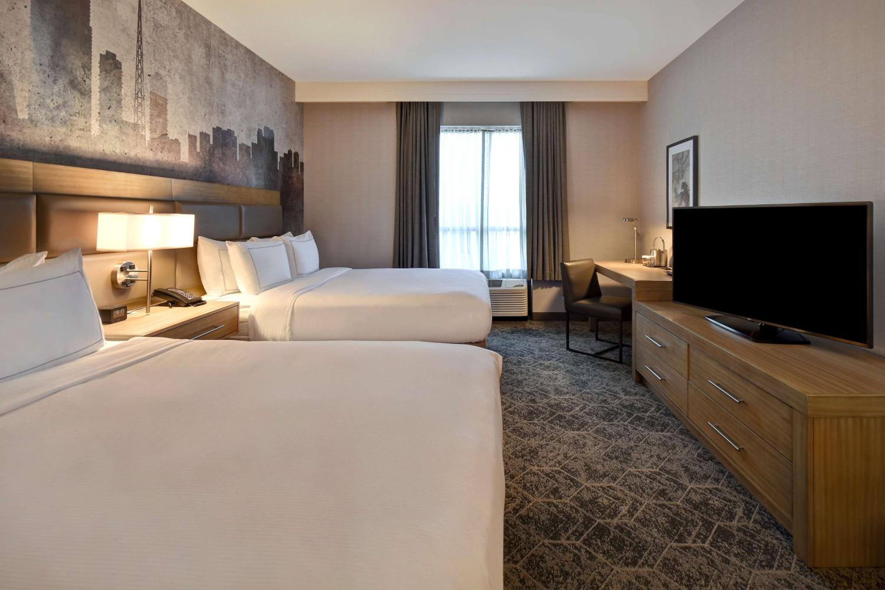 Queen Room with Two Queen Beds - Photo 2