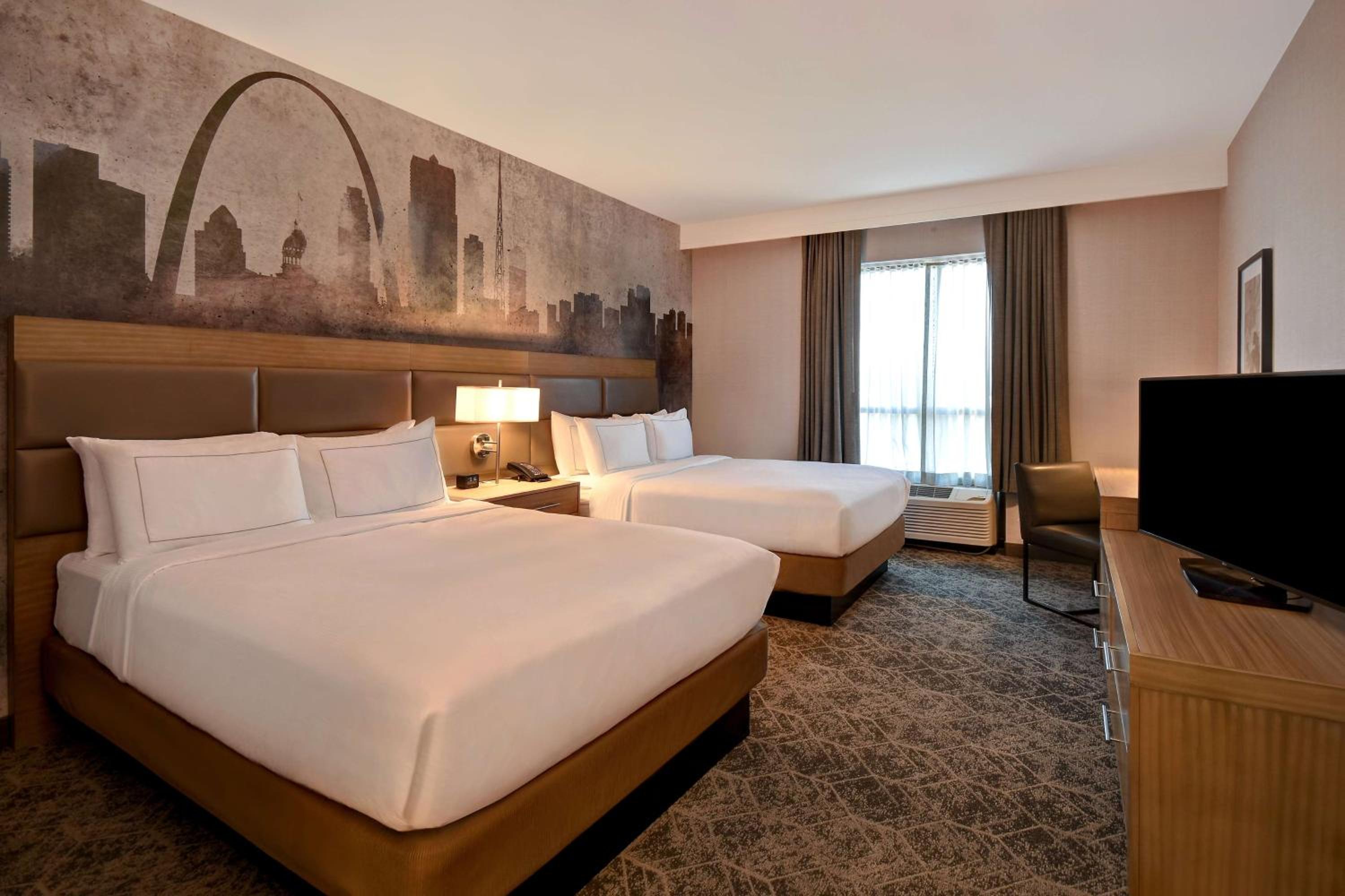 Queen Room with Two Queen Beds - Photo 6