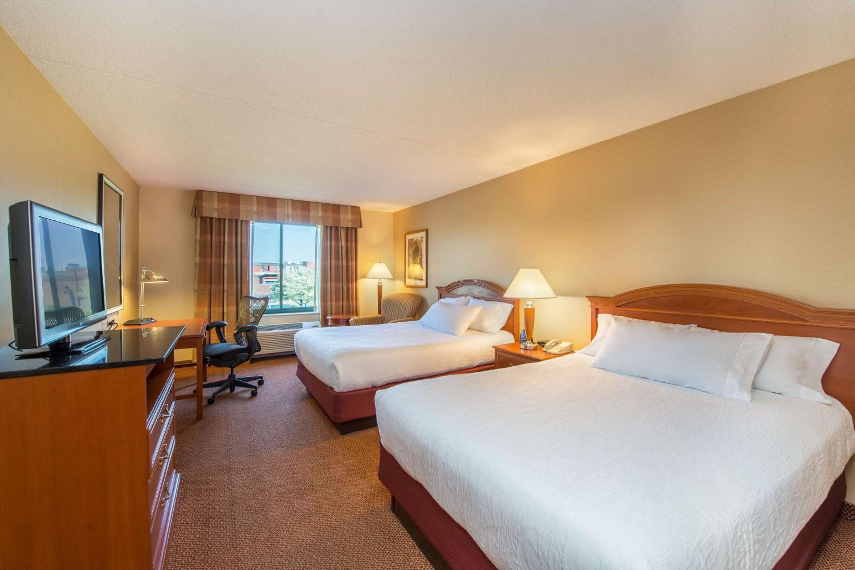 Queen Room with Two Queen Beds - Non-Smoking - Photo 1