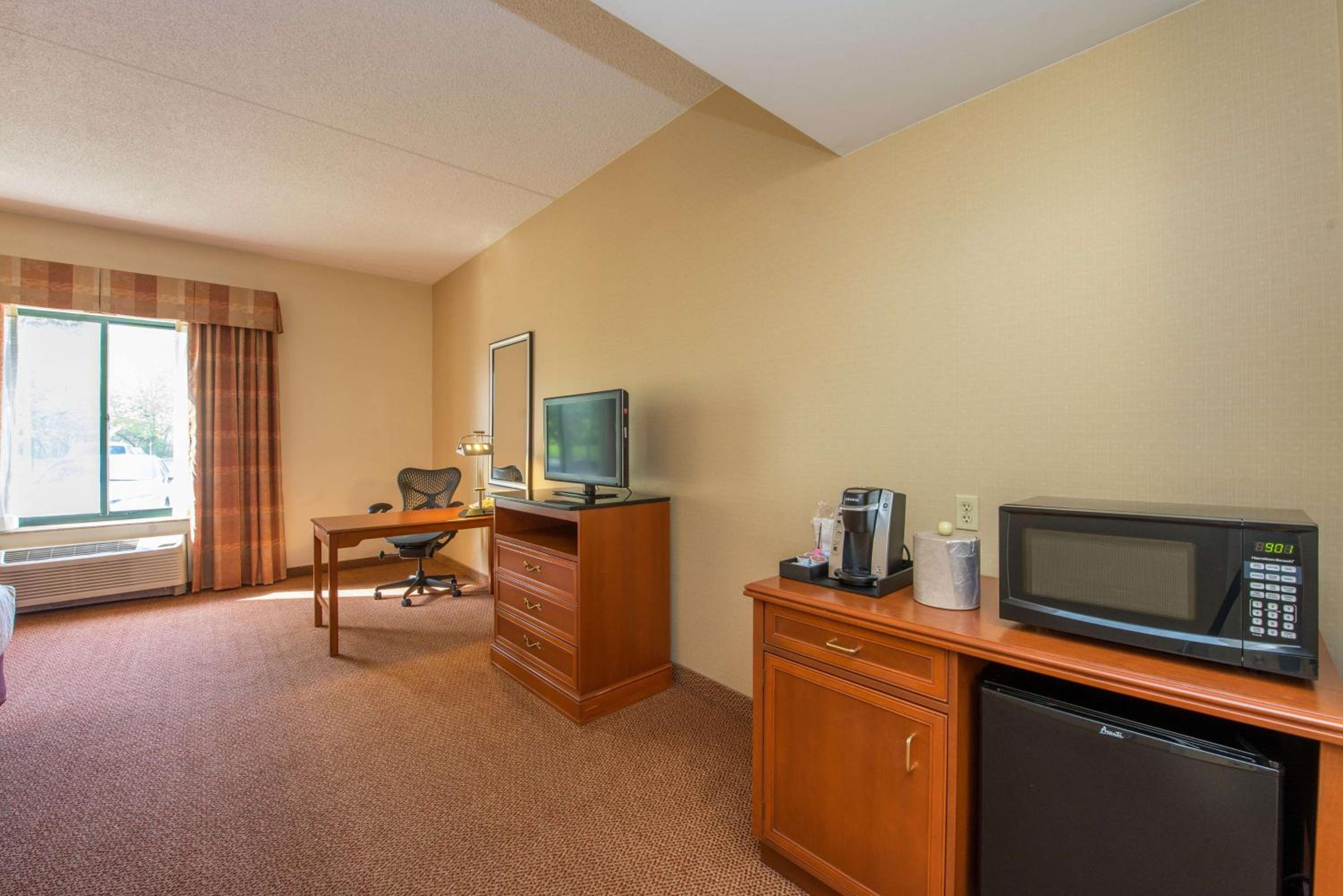 King Room - Non-Smoking - Photo 2