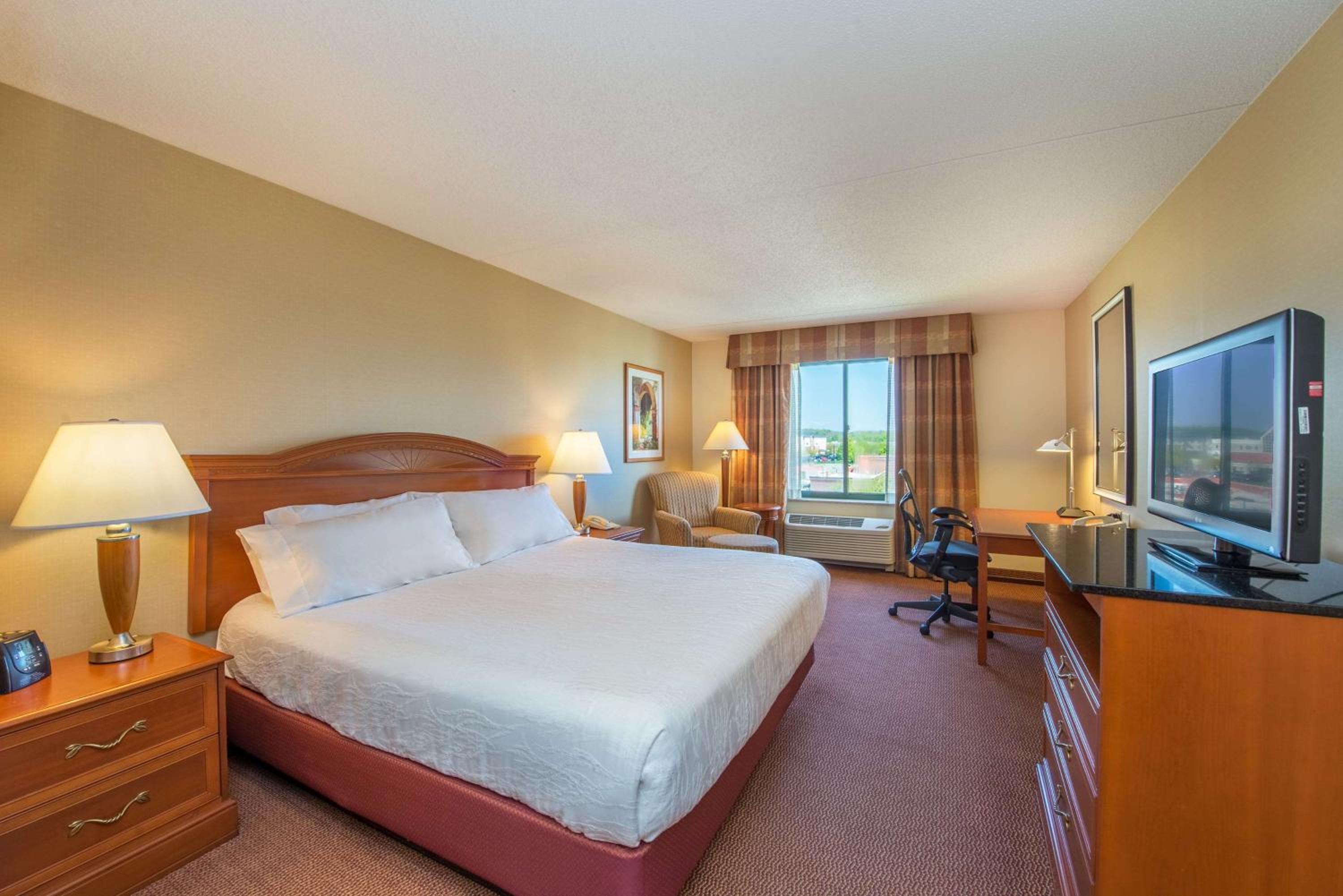 King Room - Non-Smoking - Photo 1