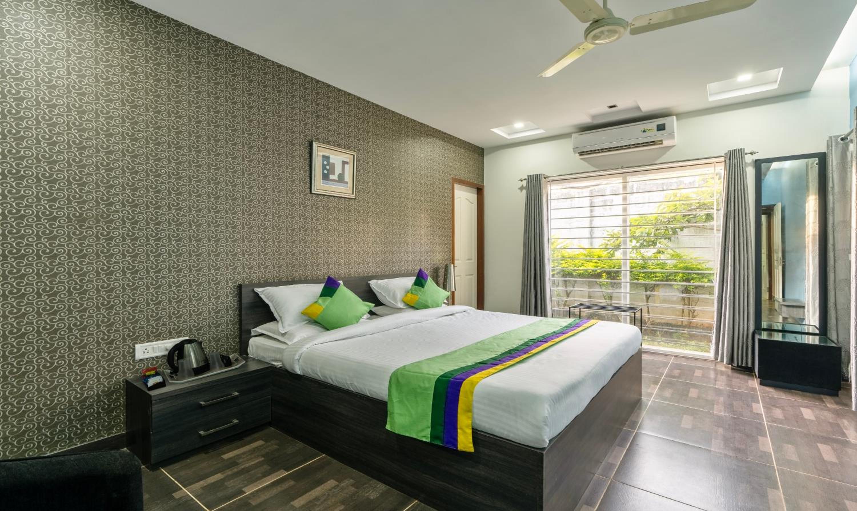 Spacious Premium Room photo 2