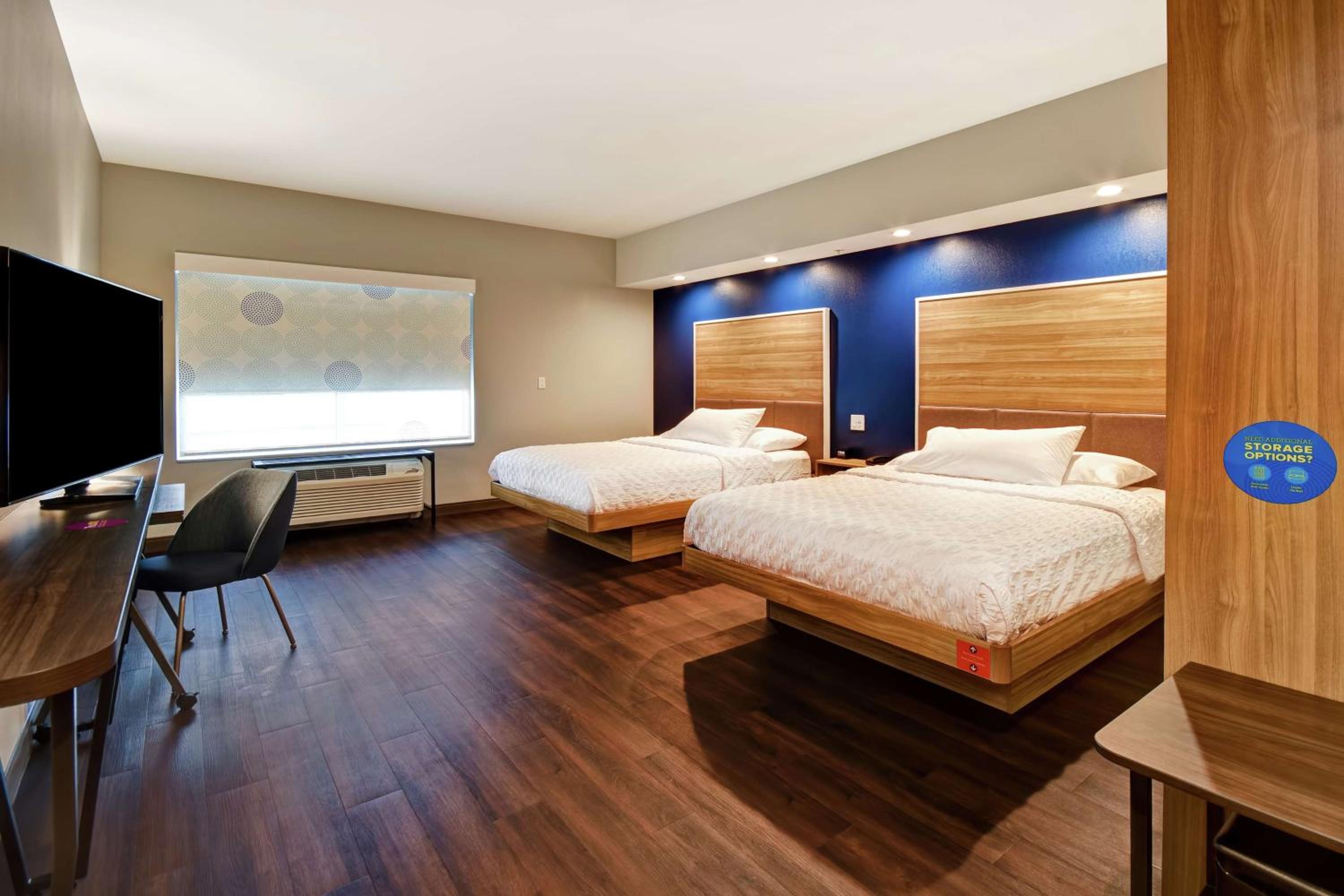 Queen Room with Two Queen Beds - Hearing Access