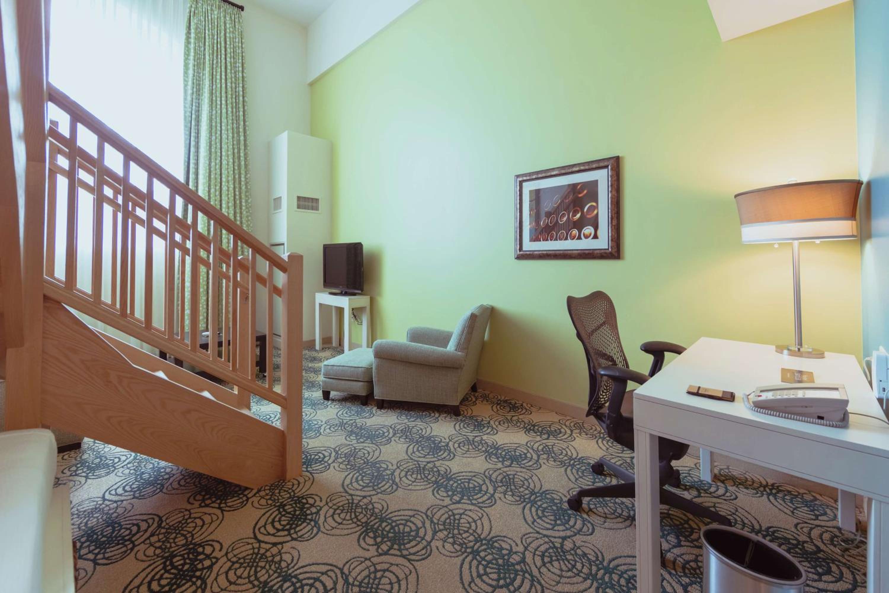 One-Bedroom Treehouse Loft King Suite - Photo 2