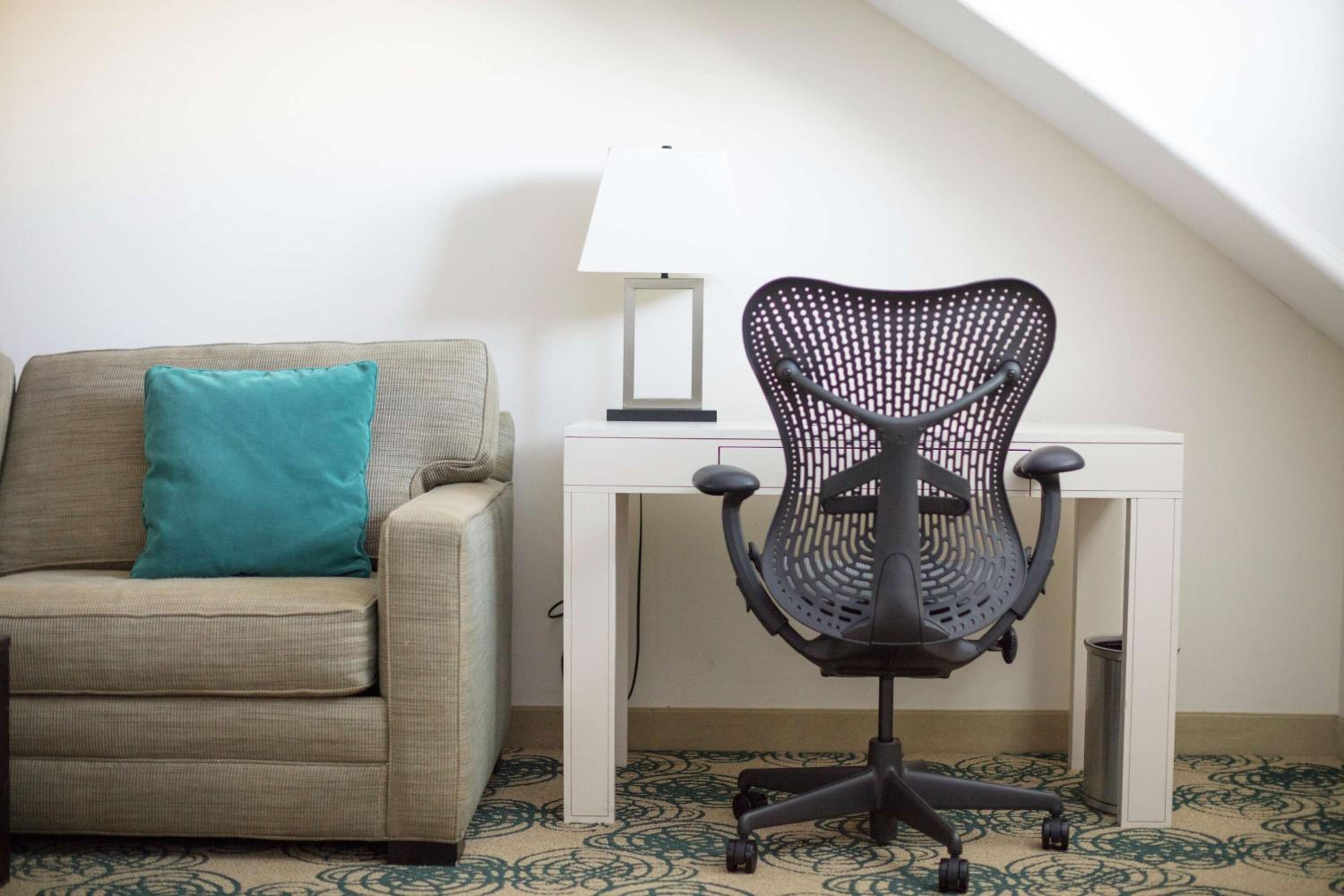 Junior King Suite with Seating Area - Photo 1