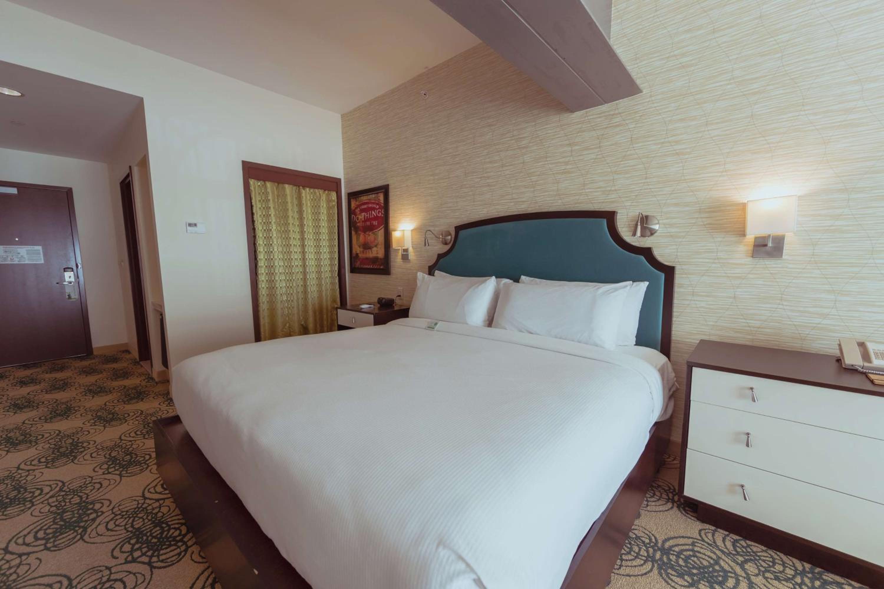 King Room with Sofa Bed - Non-Smoking - Photo 1