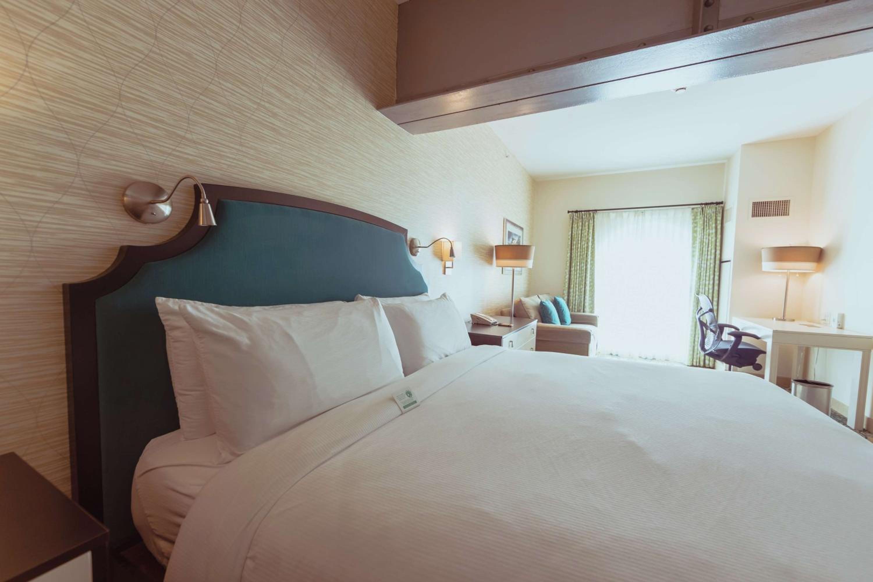 King Room with Sofa Bed - Non-Smoking - Photo 4