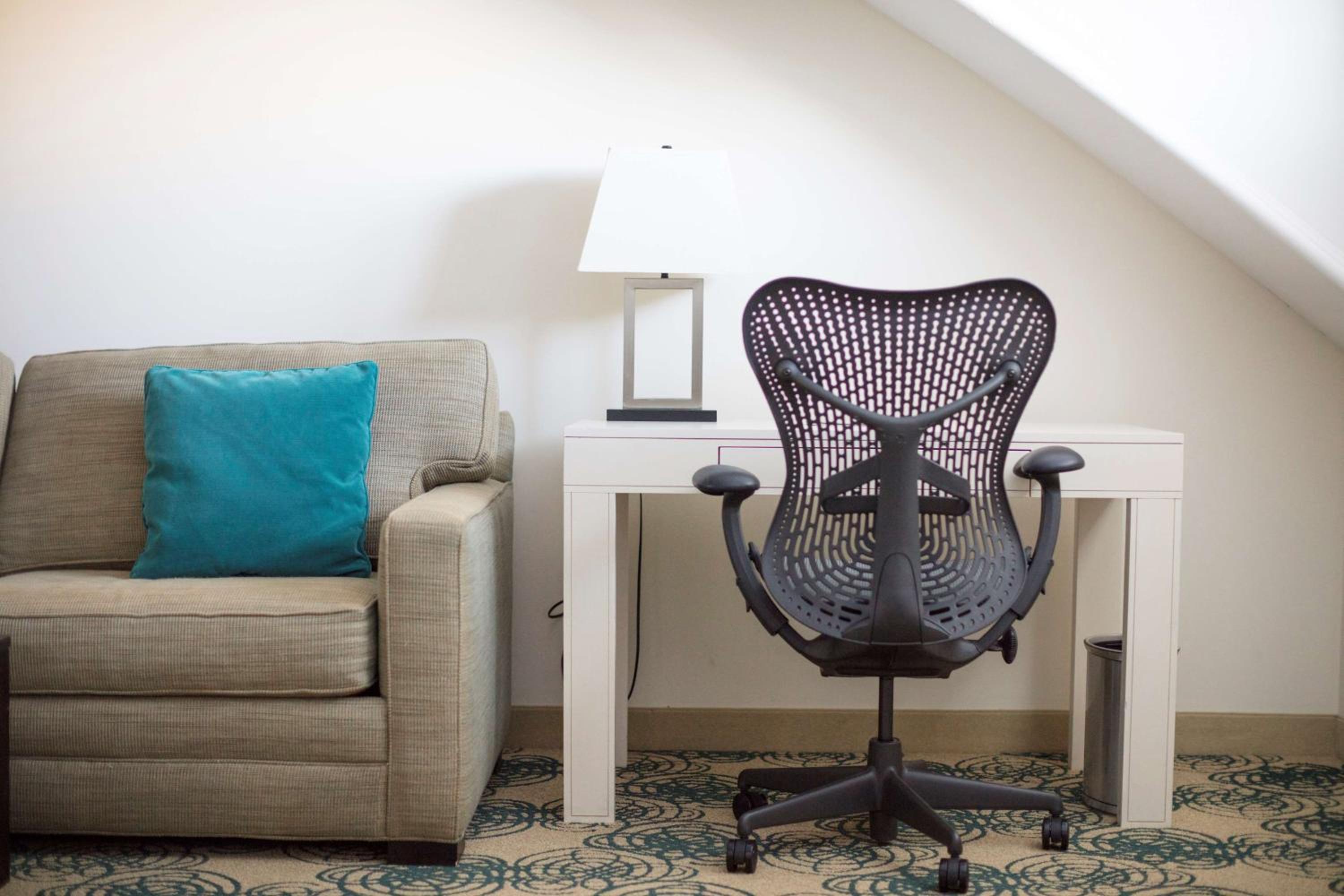 Junior King Suite with Seating Area - Photo 3