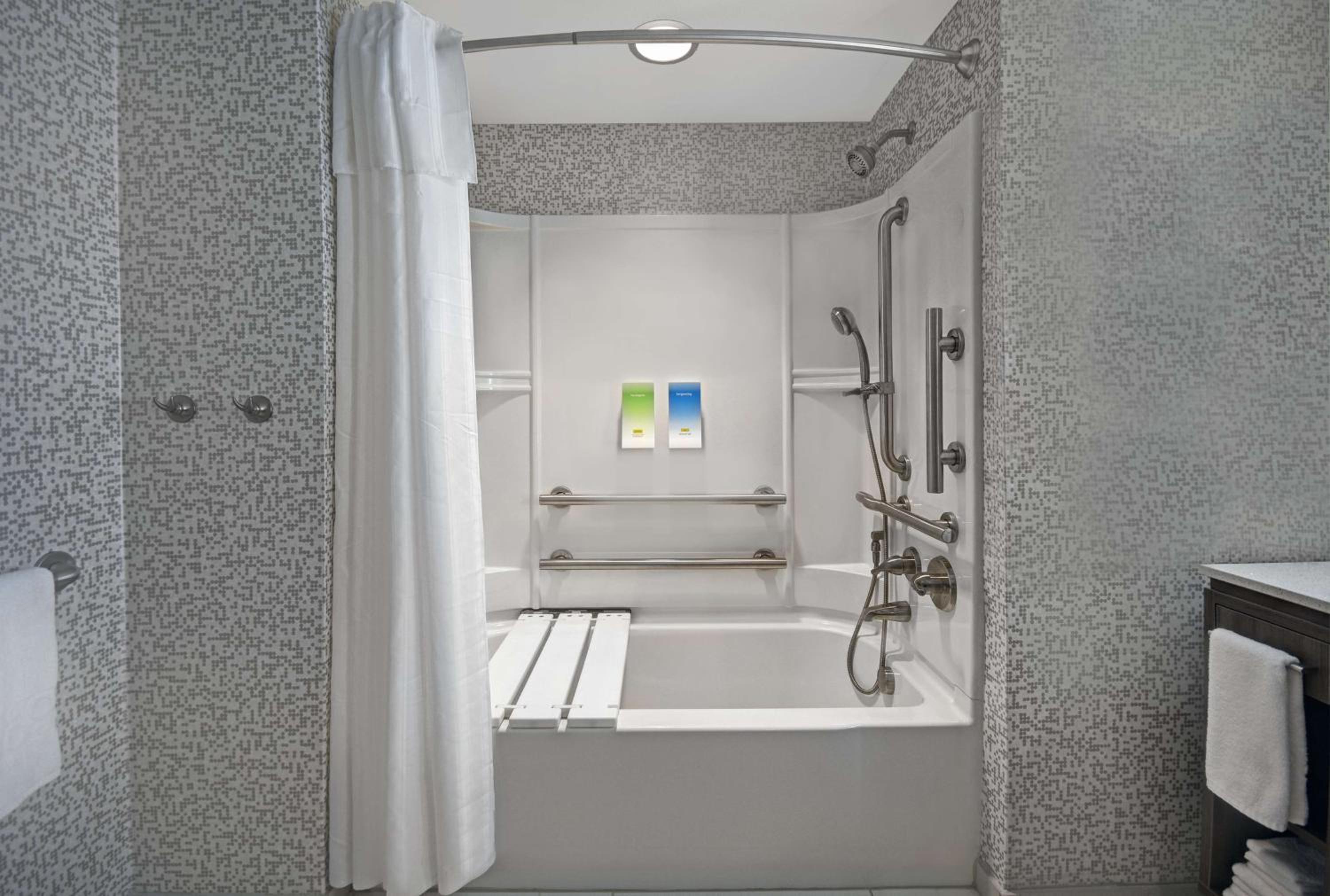 One-Bedroom King Suite - Non-Smoking - Photo 1