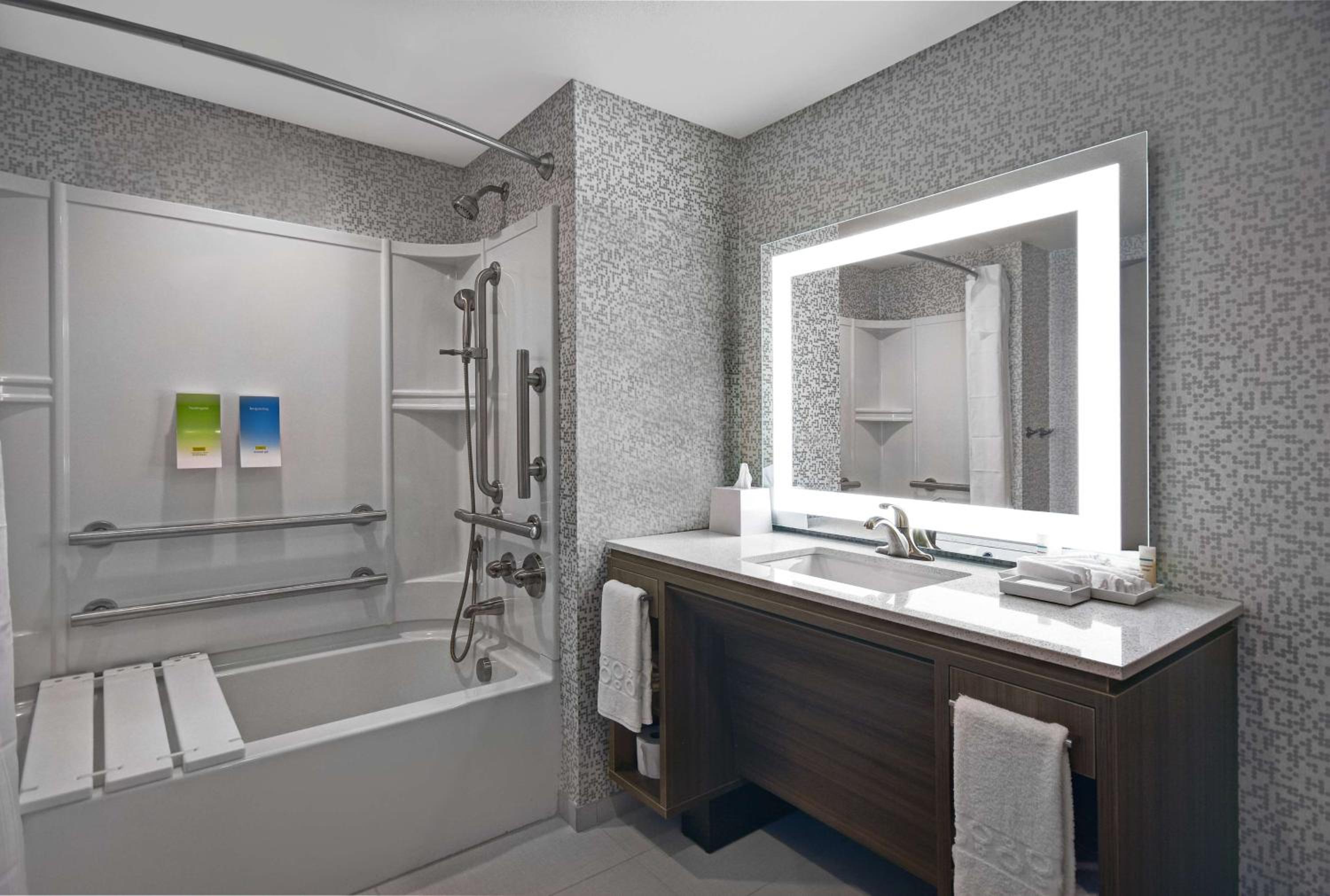 Studio Suite with Two Queen Beds - Hearing Access/Non-Smoking - Photo 2