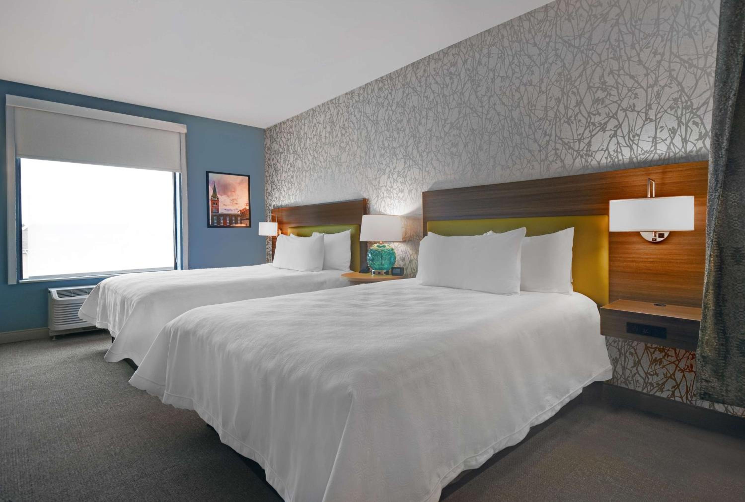Queen Studio with Two Queen Beds - Non-Smoking - Photo 3