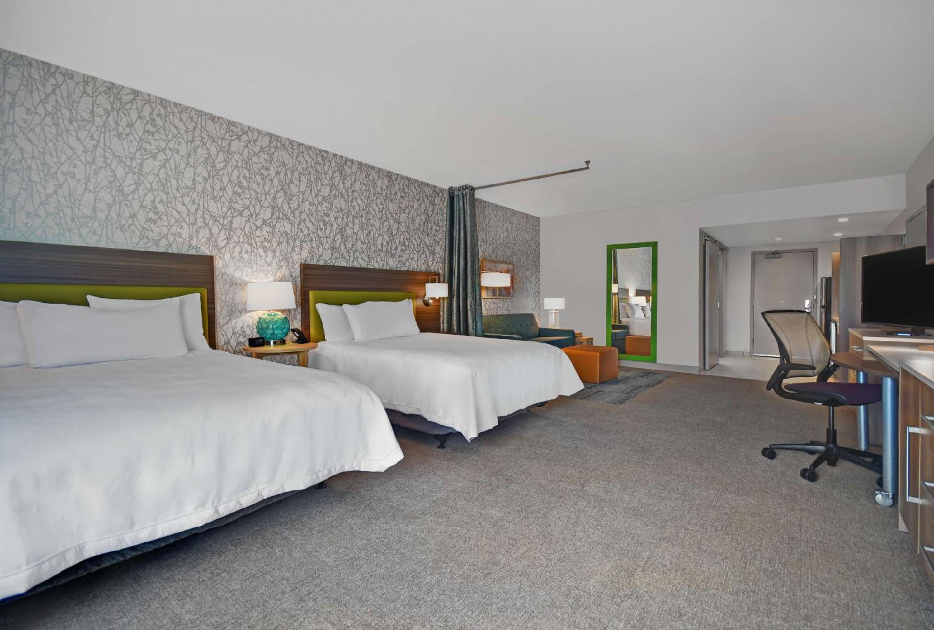 Queen Studio with Two Queen Beds - Mobility Access/Non-Smoking - Photo 3