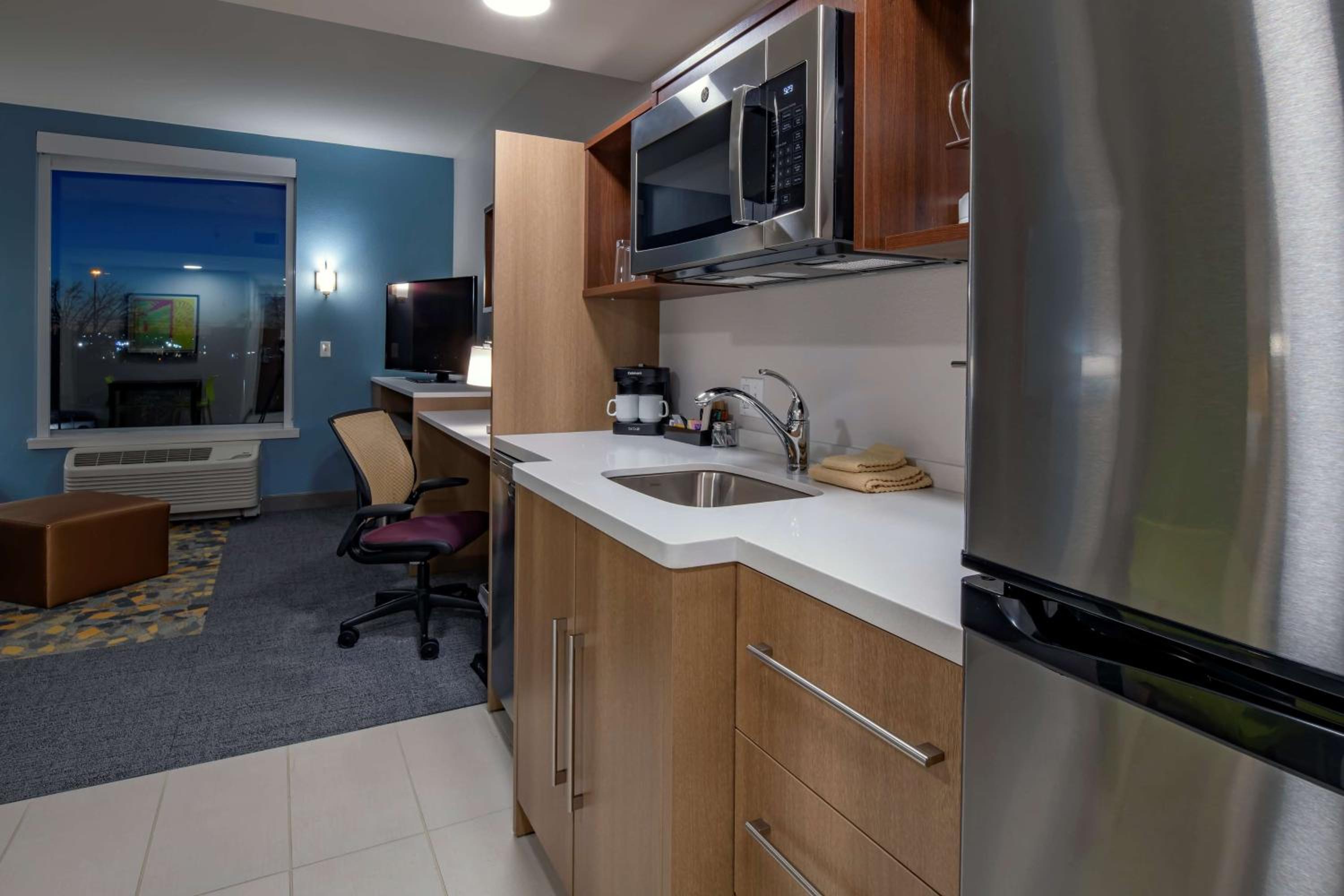 King Studio Suite - Non-Smoking photo 2