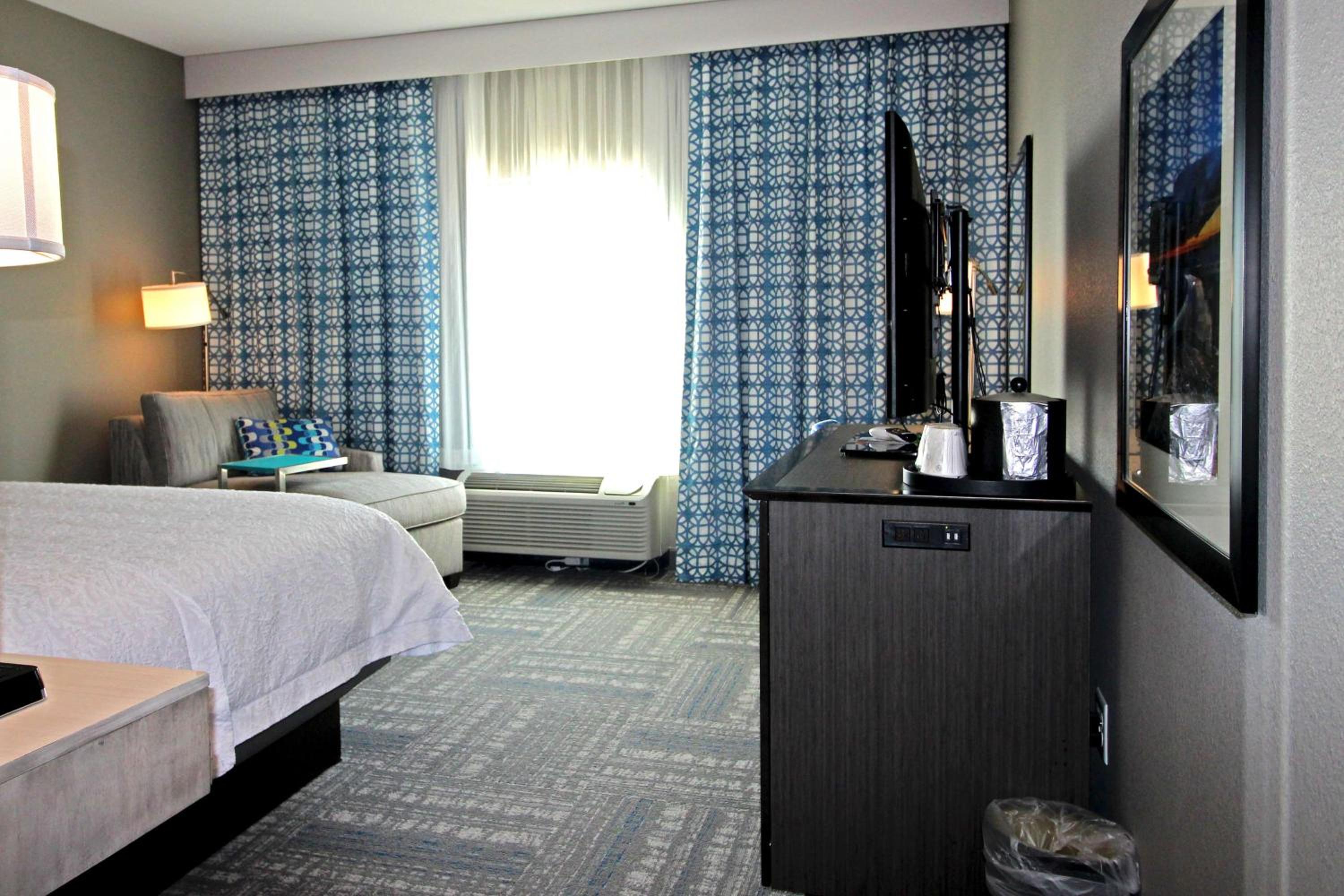King Room - Non-Smoking photo 3