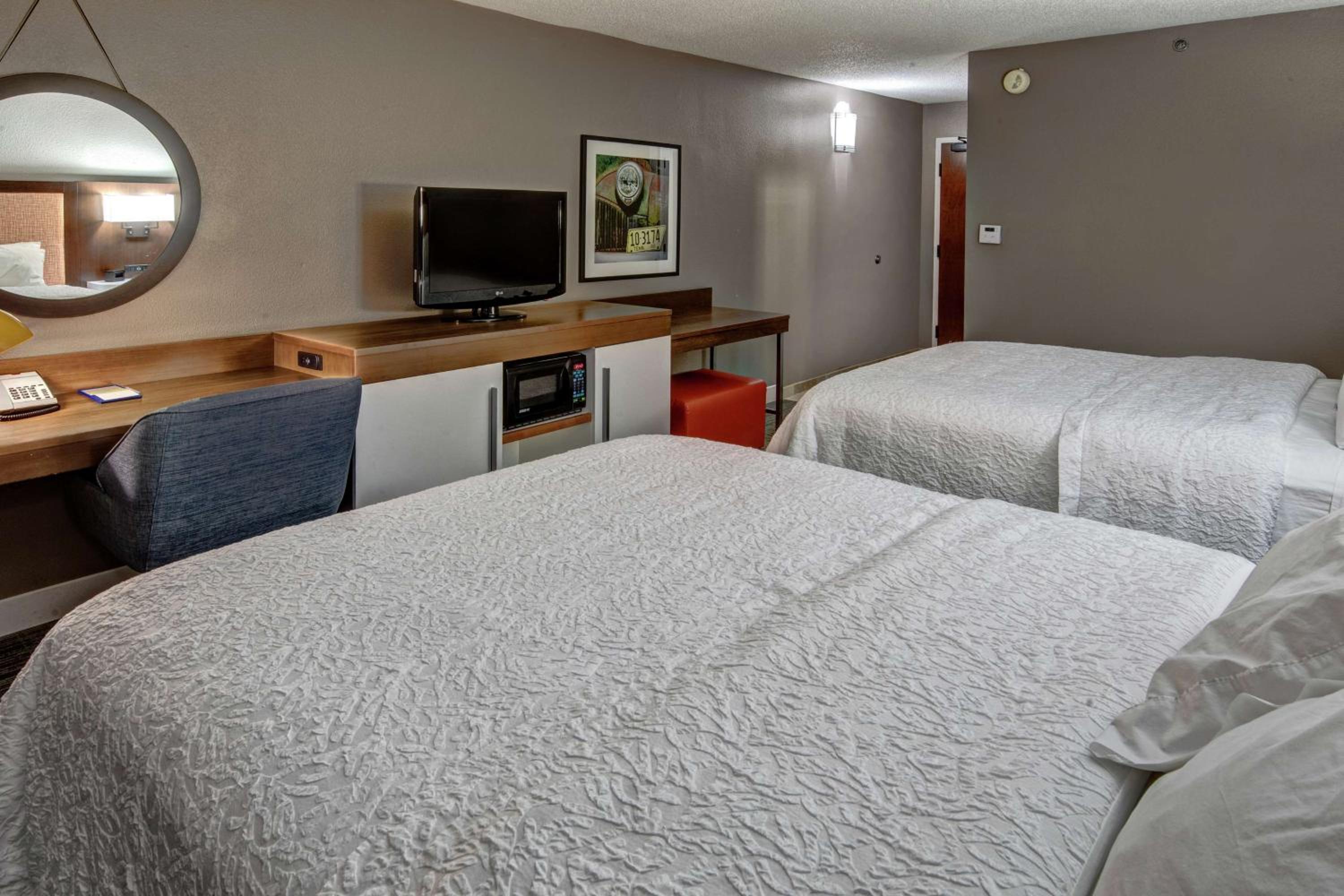 Queen Room with Two Queen Beds - Non-Smoking - Photo 1