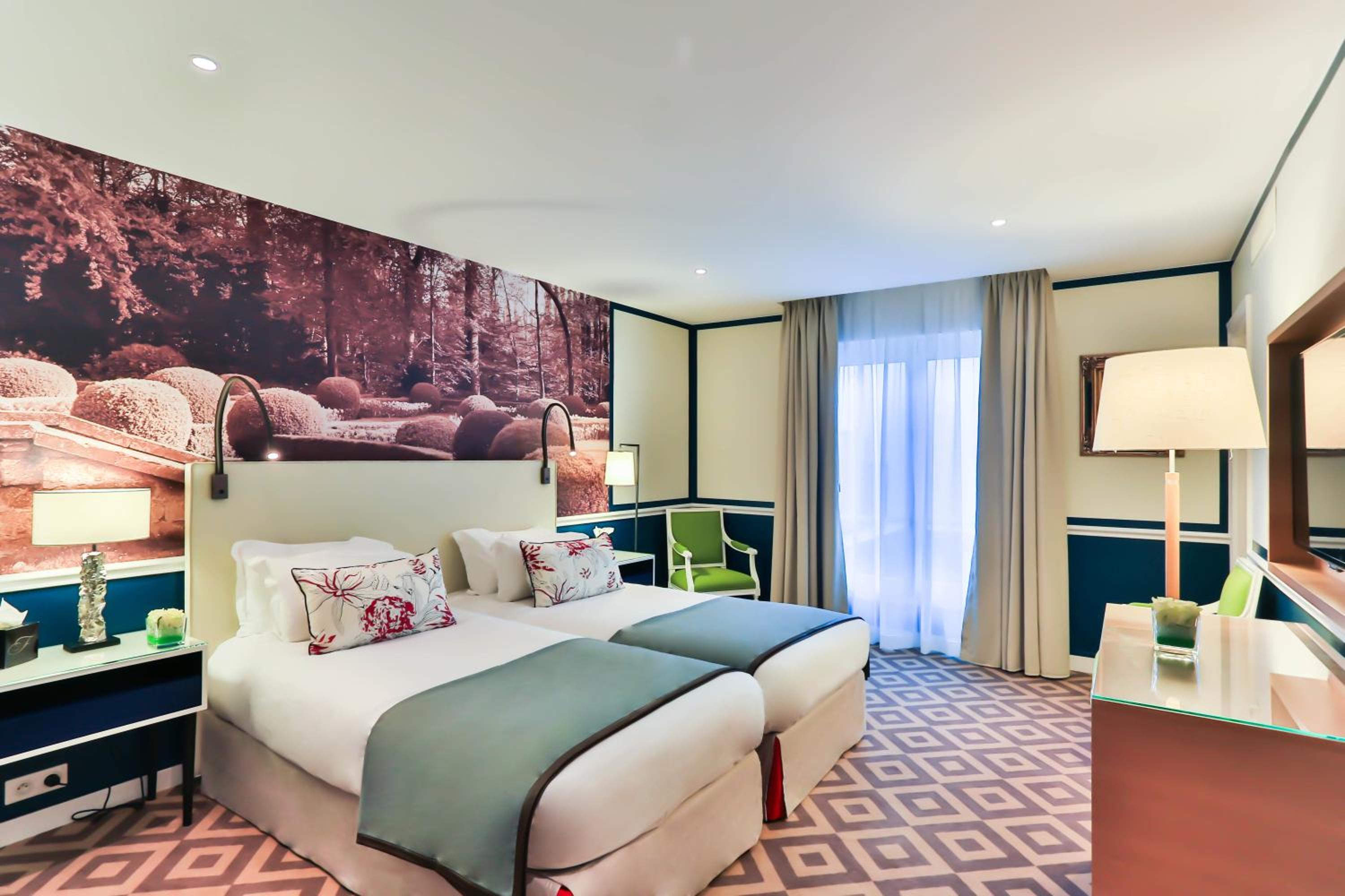 Two-Bedroom Deluxe Suite with Patio View thumbnail 6