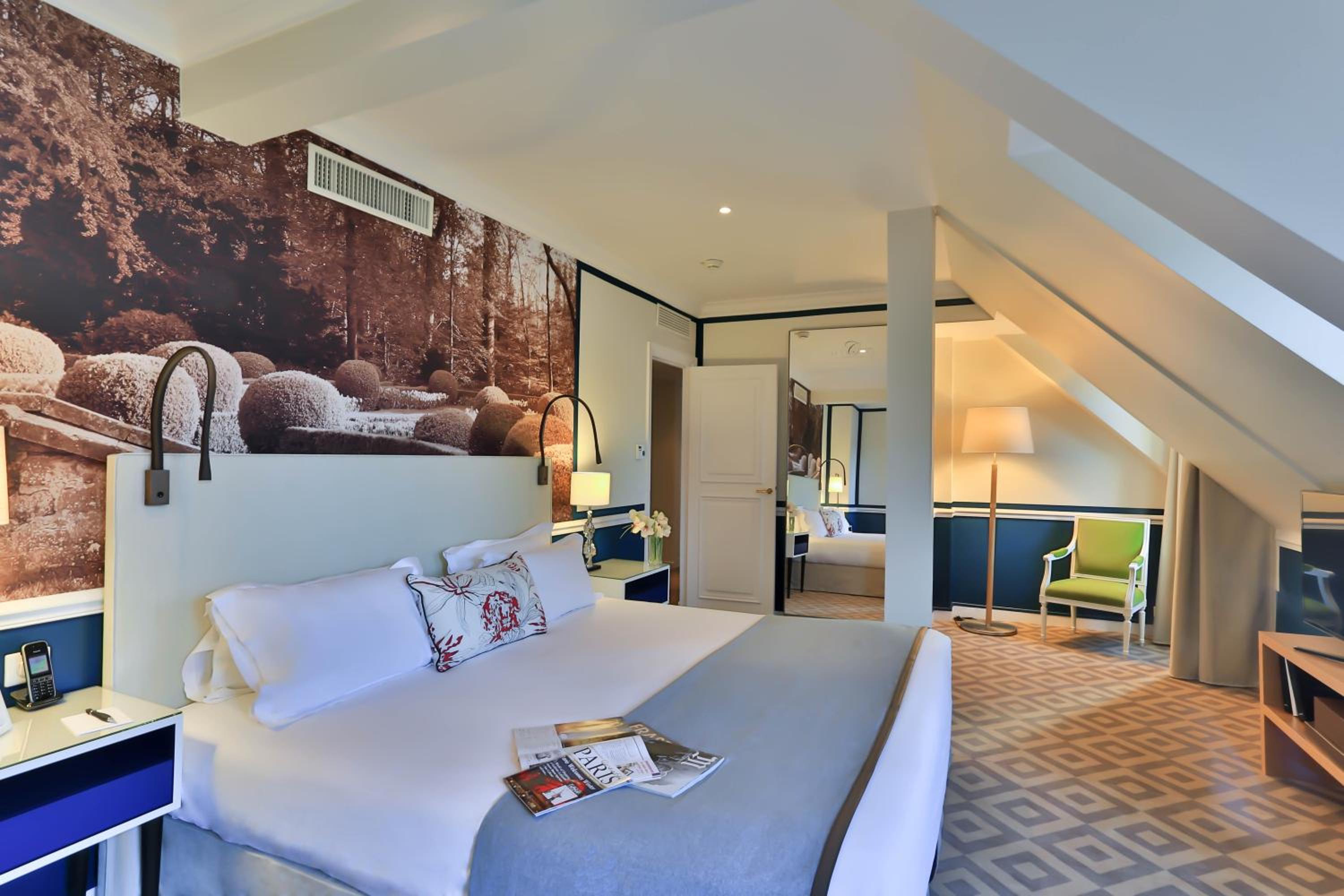 Two-Bedroom Deluxe Suite with Patio View thumbnail 5