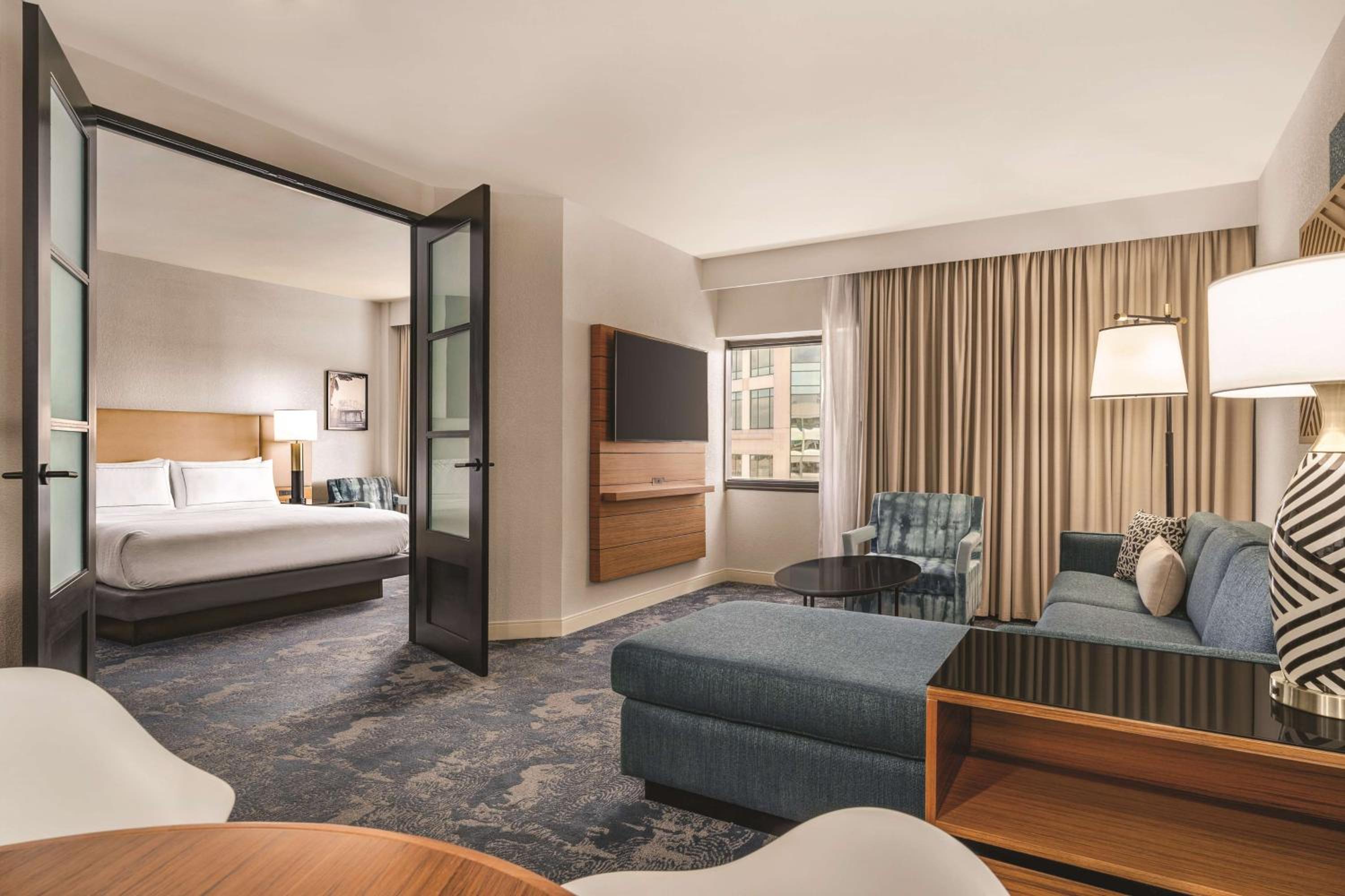 King Suite with Sofa Bed - Photo 4