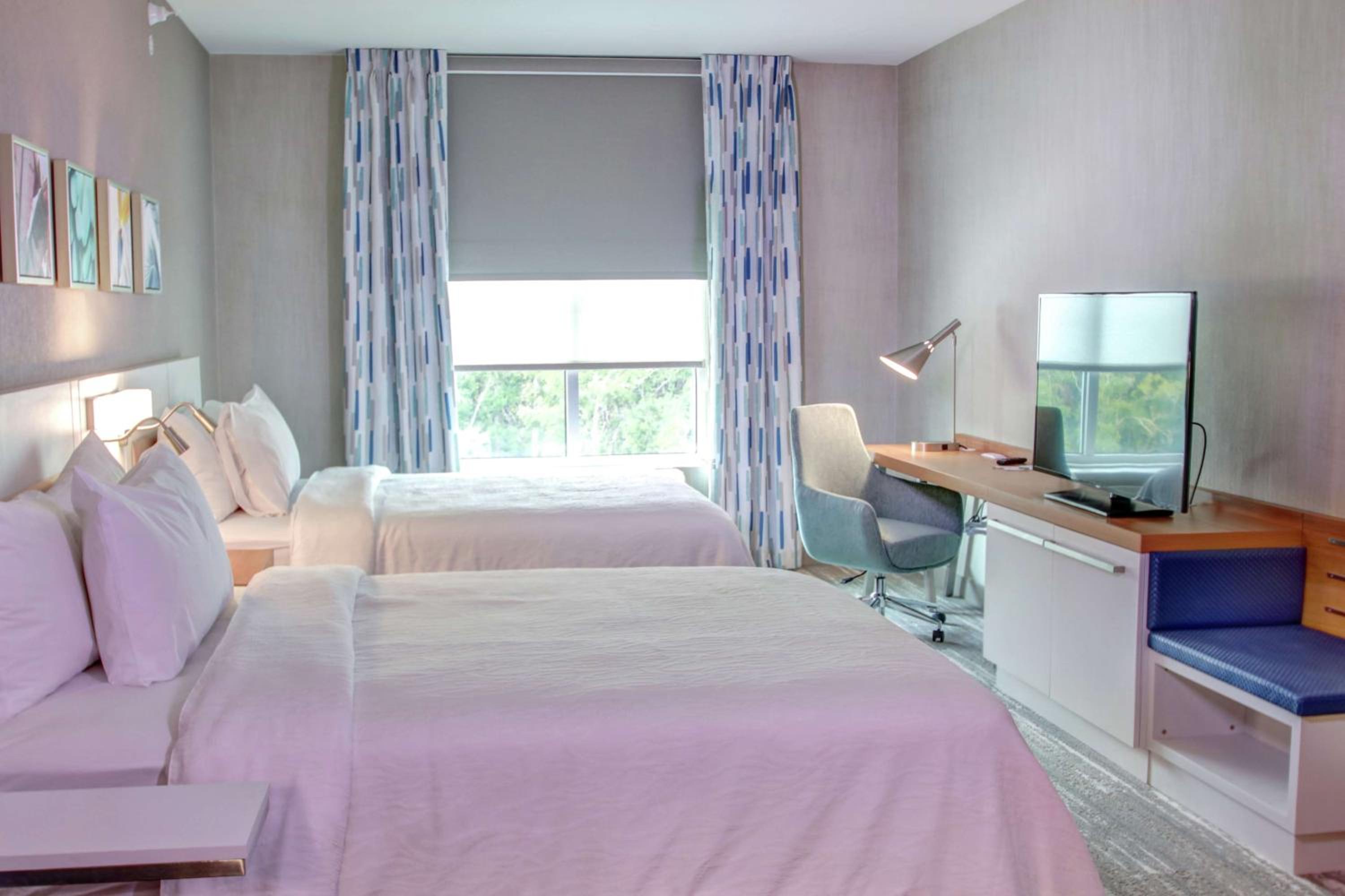 Queen Room with Two Queen Beds and Roll-In Shower - Mobility Access photo 2