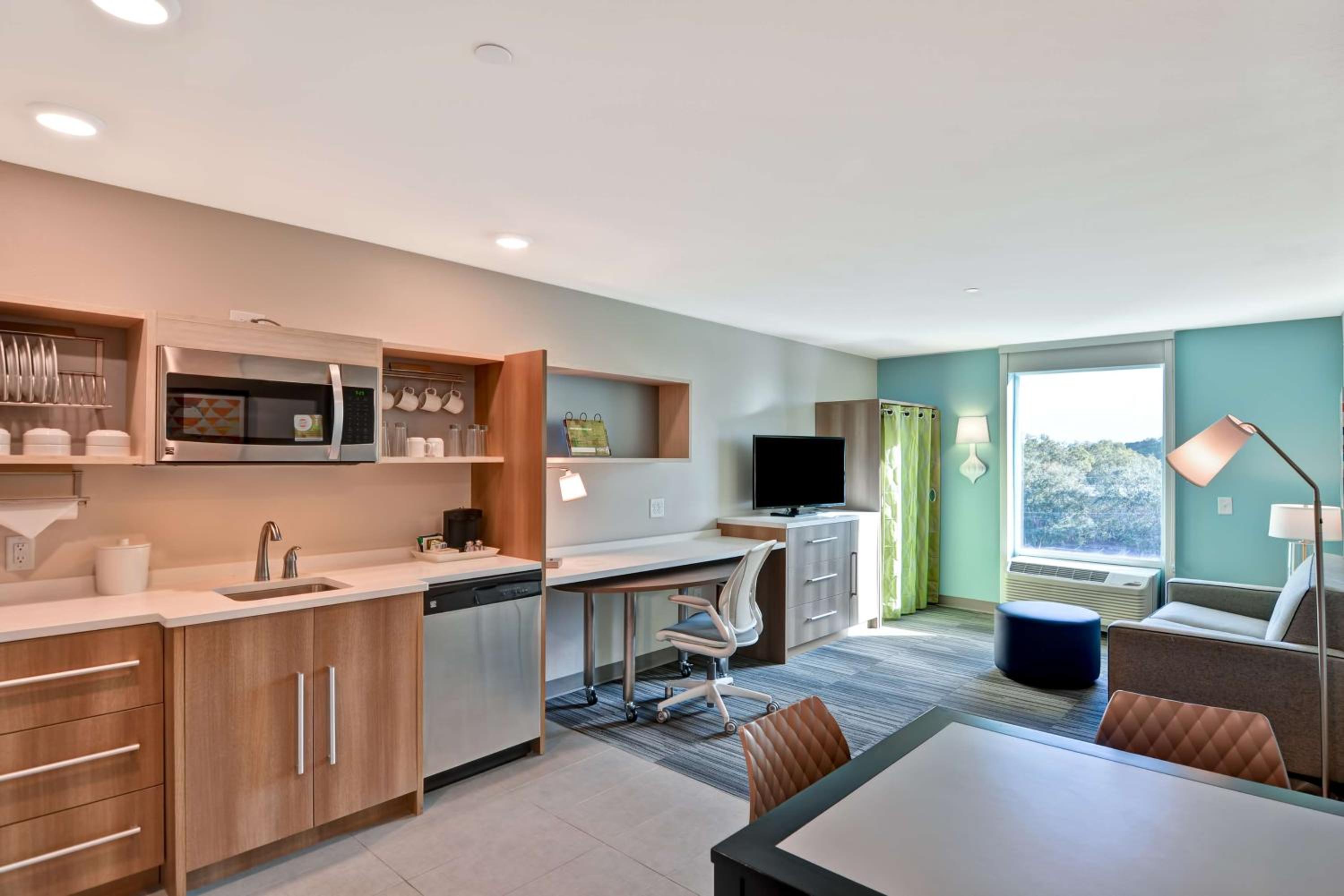 One-Bedroom King Suite - Non-Smoking photo 3