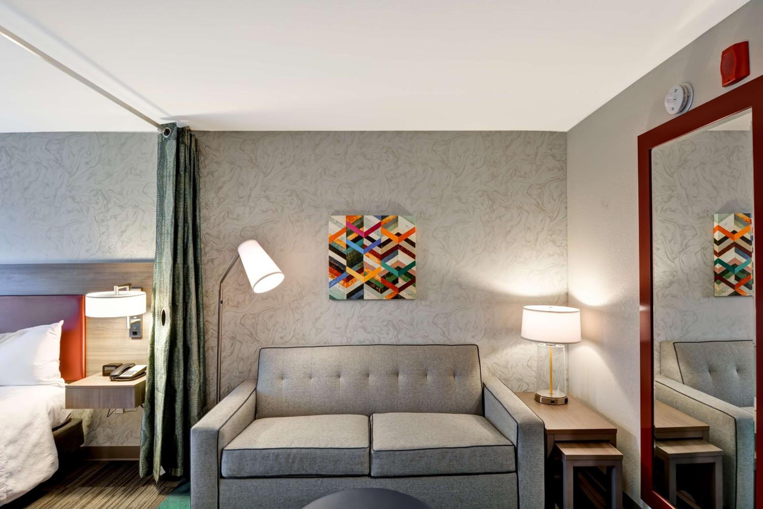King Studio Suite - Mobility Access/Non-Smoking photo 2