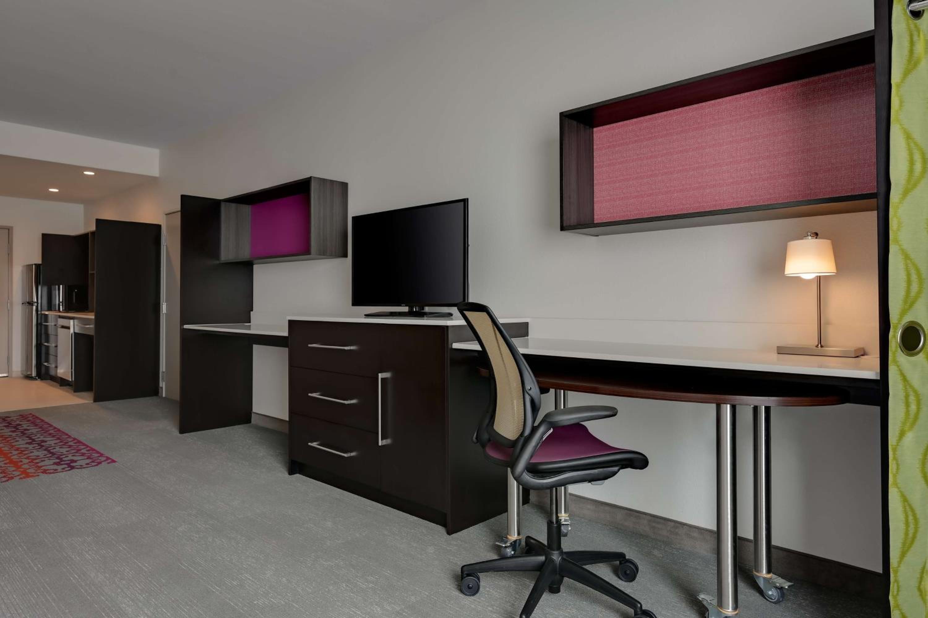 King Studio Suite - Non-Smoking - Photo 2