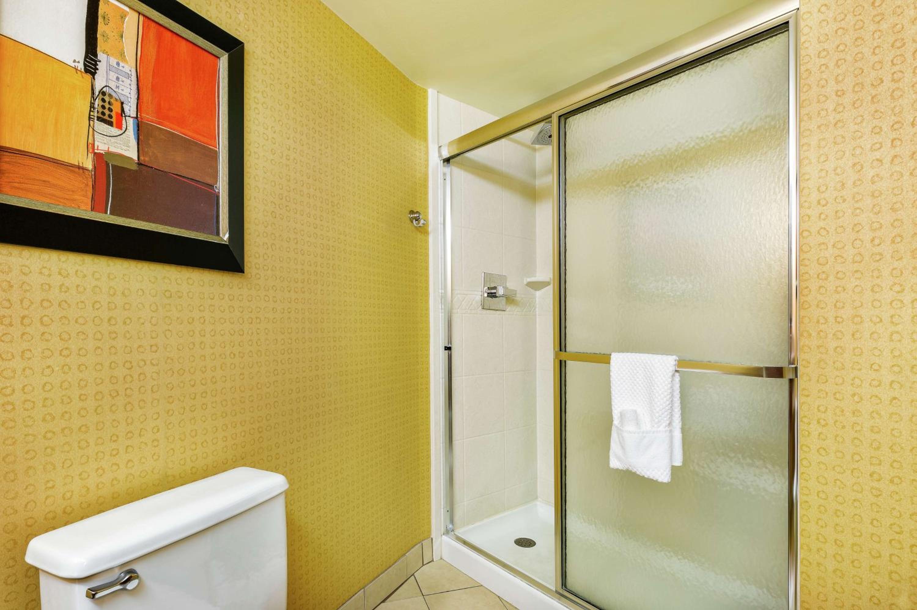 King Room - Non-Smoking - Photo 3