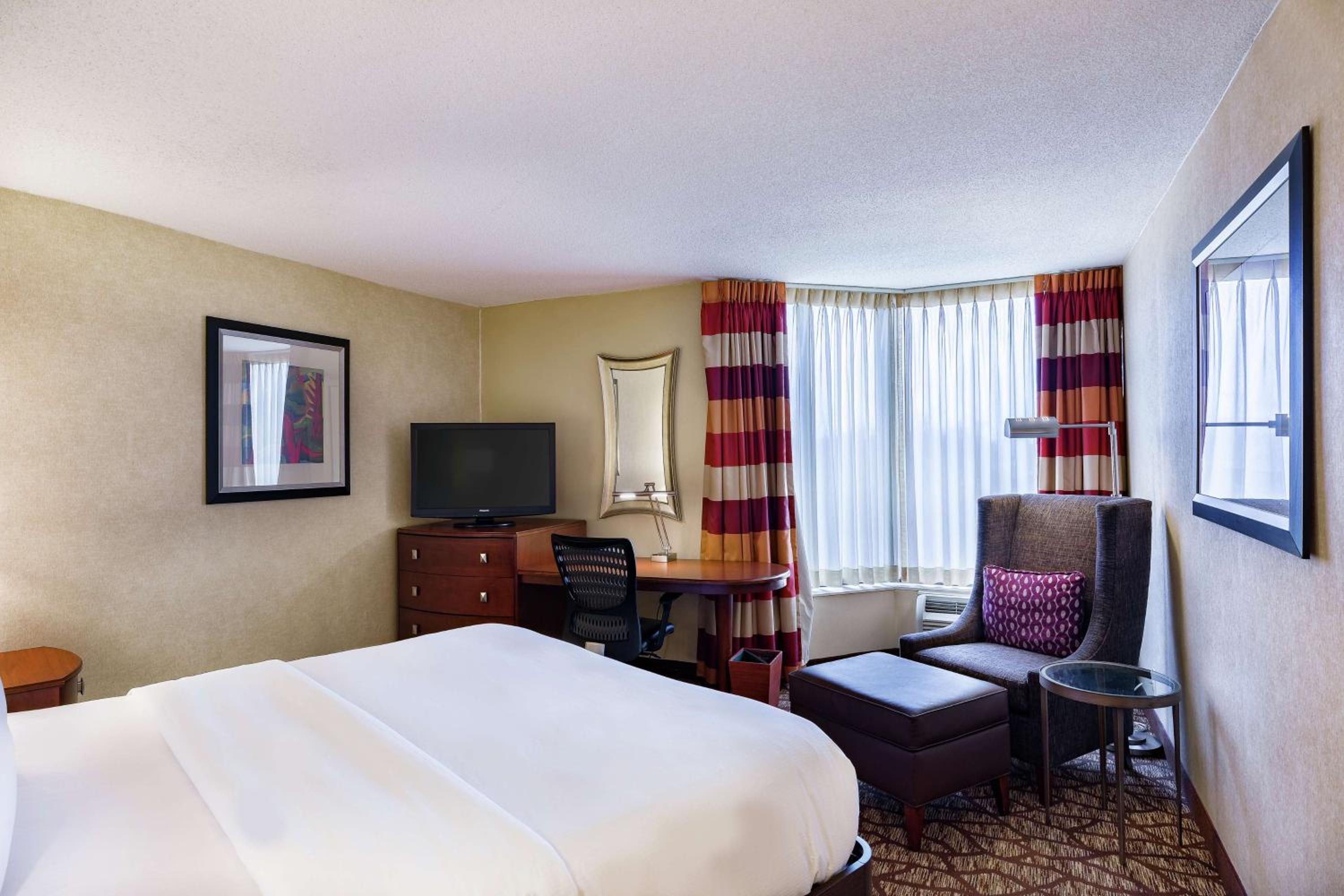 King Room - Non-Smoking - Photo 1
