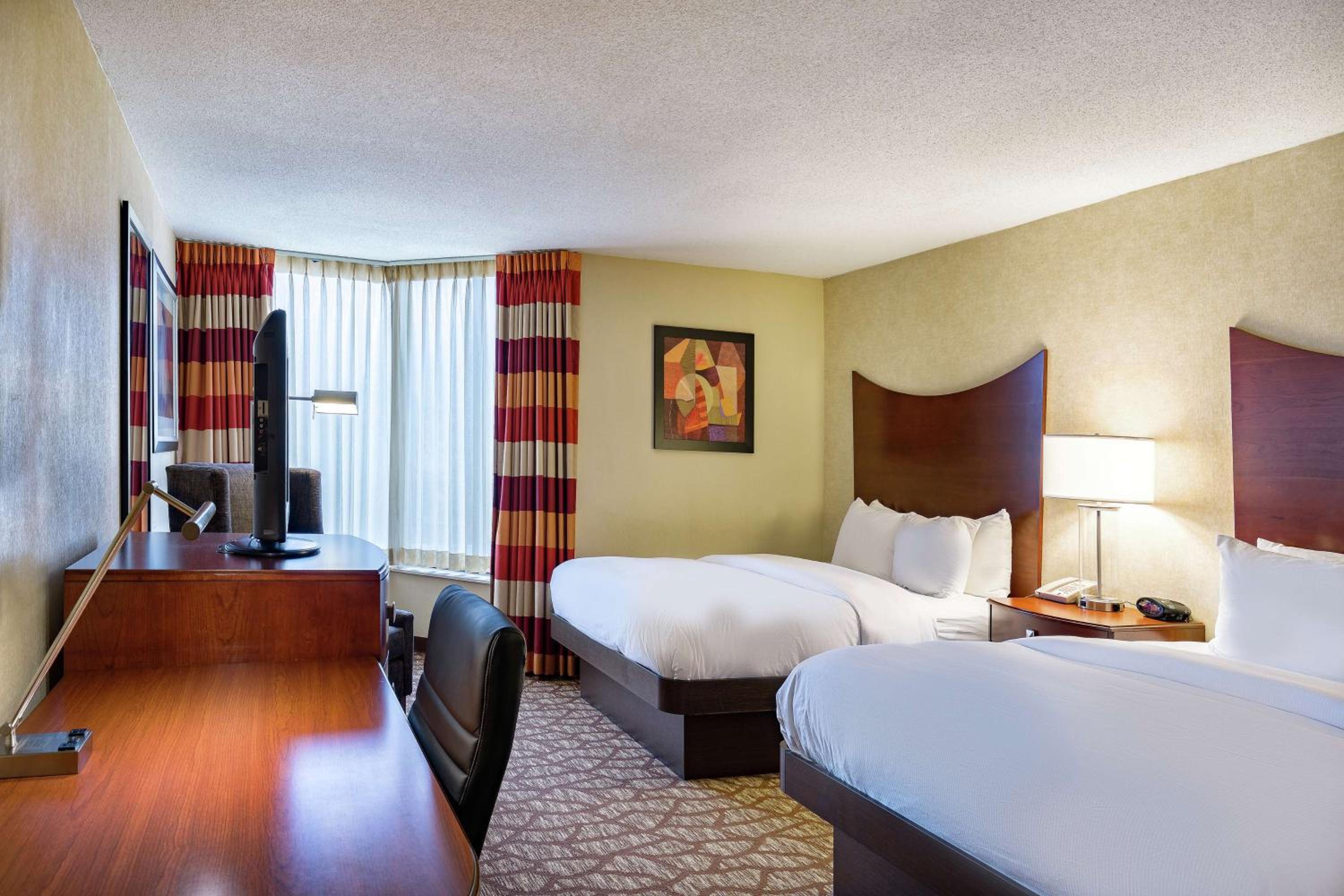 Queen Room with Two Queen Beds - Non-Smoking - Photo 1