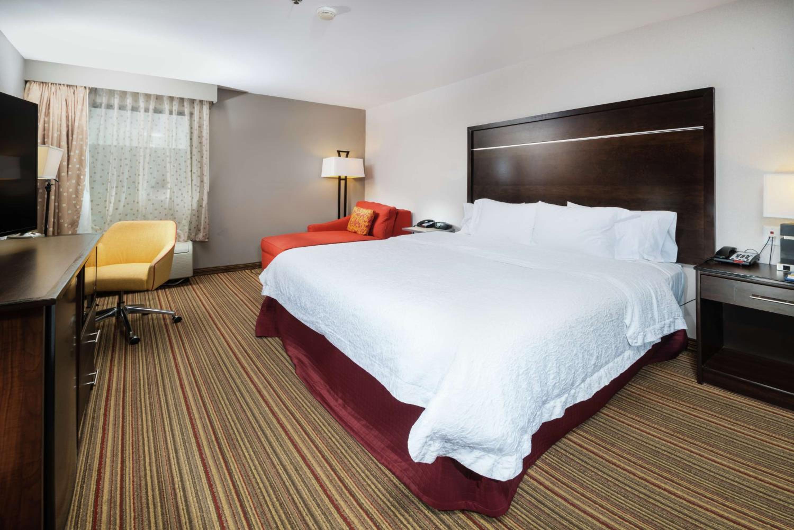 King Room - Non-Smoking - Photo 5