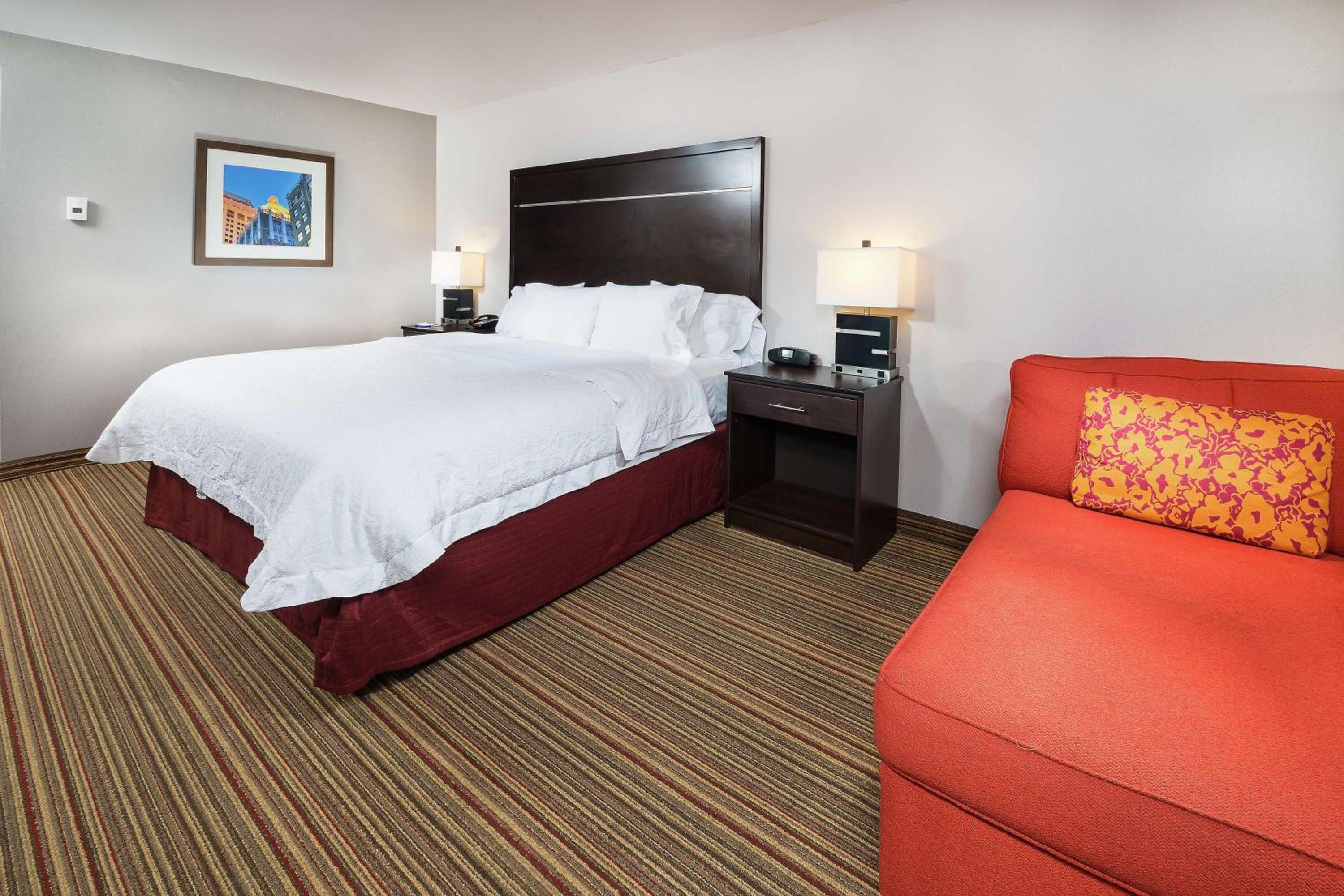 King Room - Non-Smoking - Photo 4