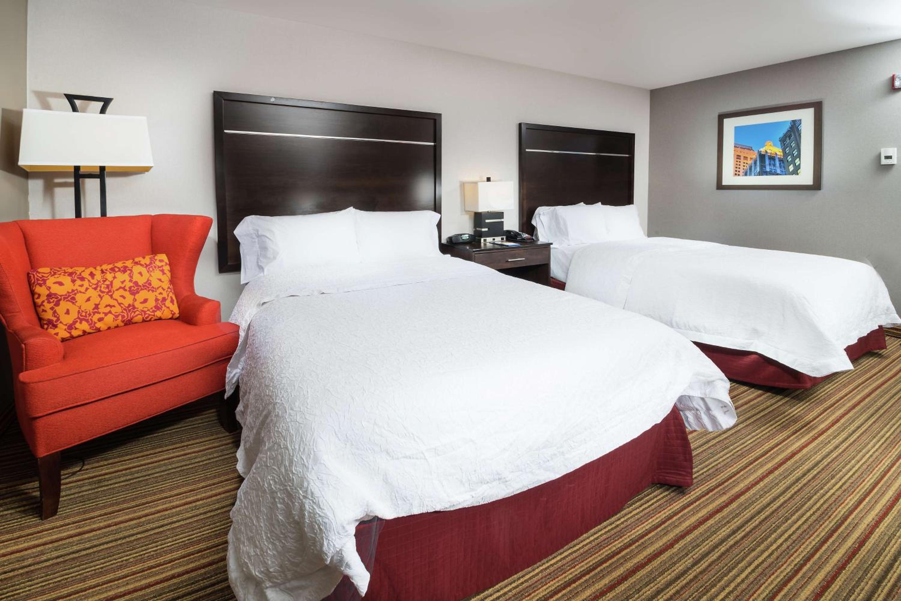 Room with Two Queen Beds - Non-Smoking - Photo 2