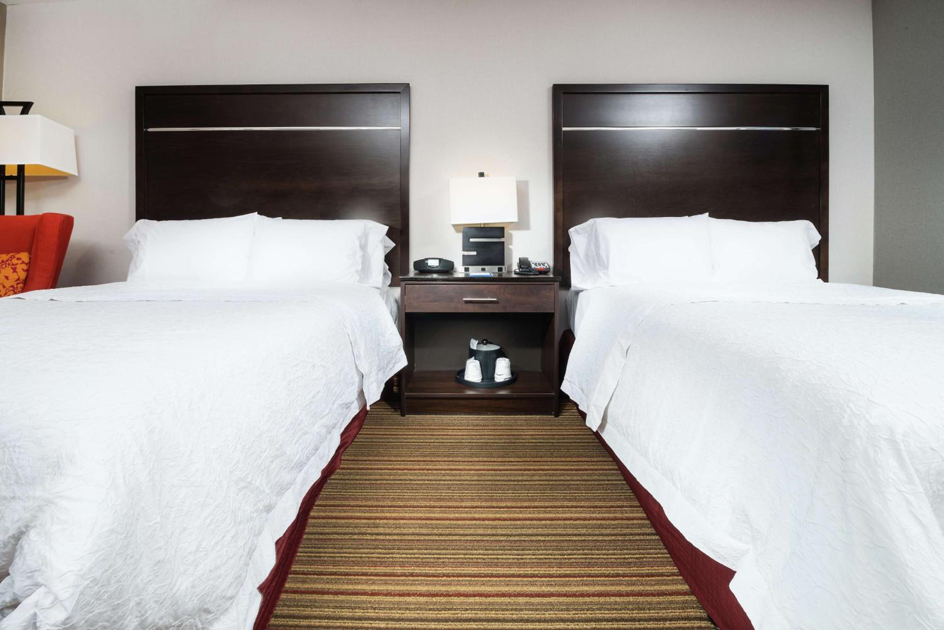 Room with Two Queen Beds - Non-Smoking - Photo 3