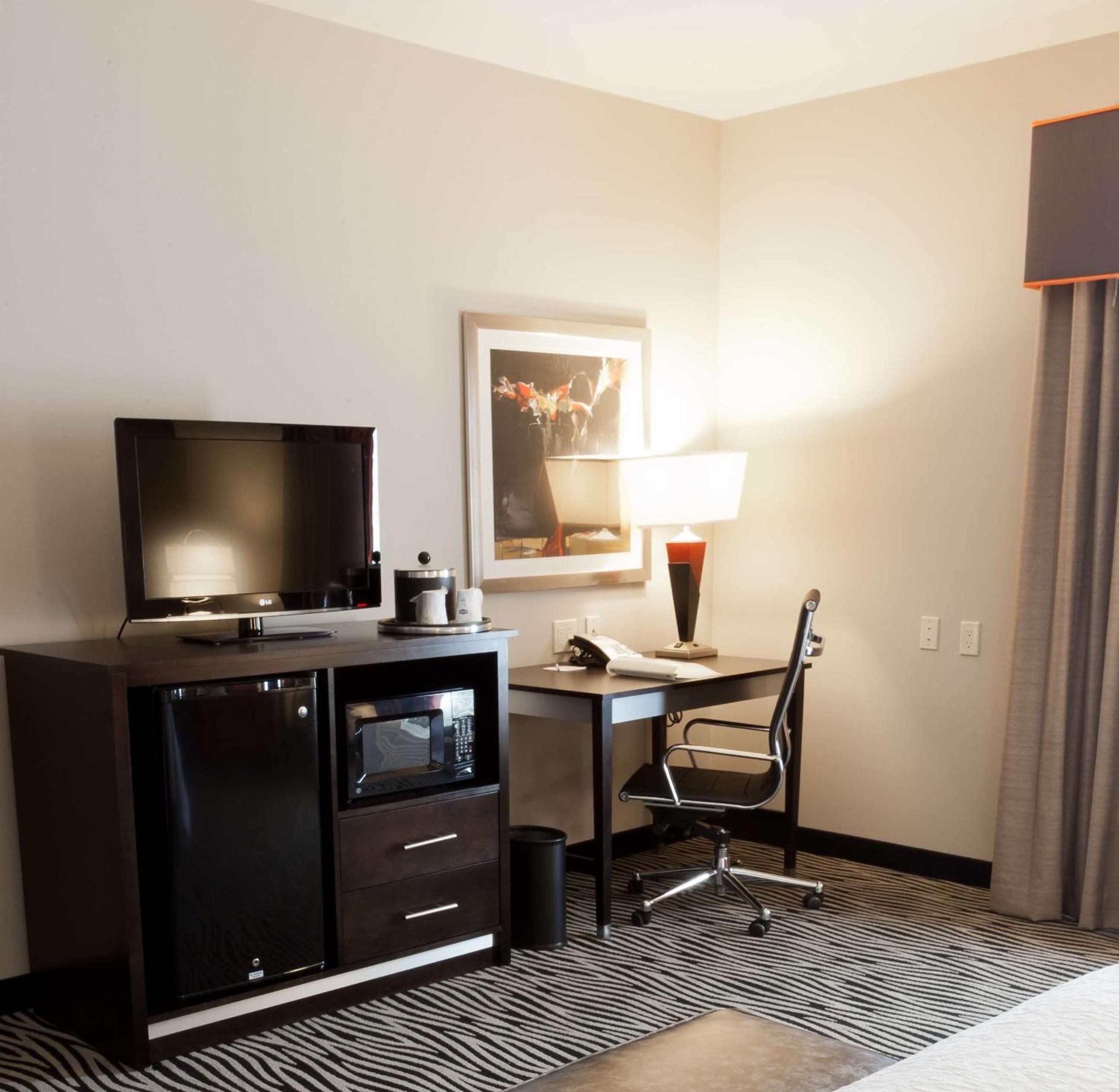 Room with Two Queen Beds - Non-Smoking - Photo 2