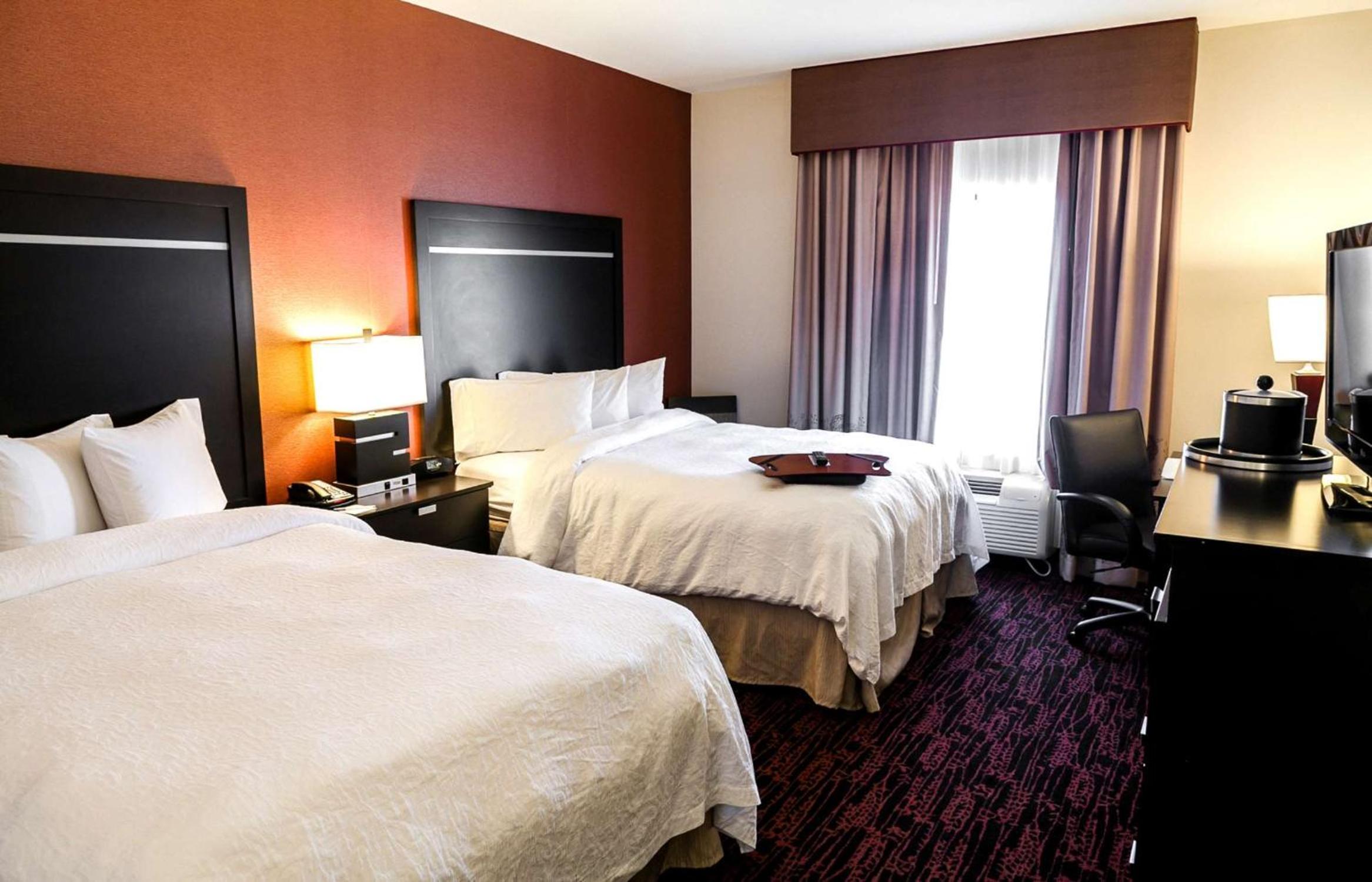 Room with Two Queen Beds - Non-Smoking - Photo 3