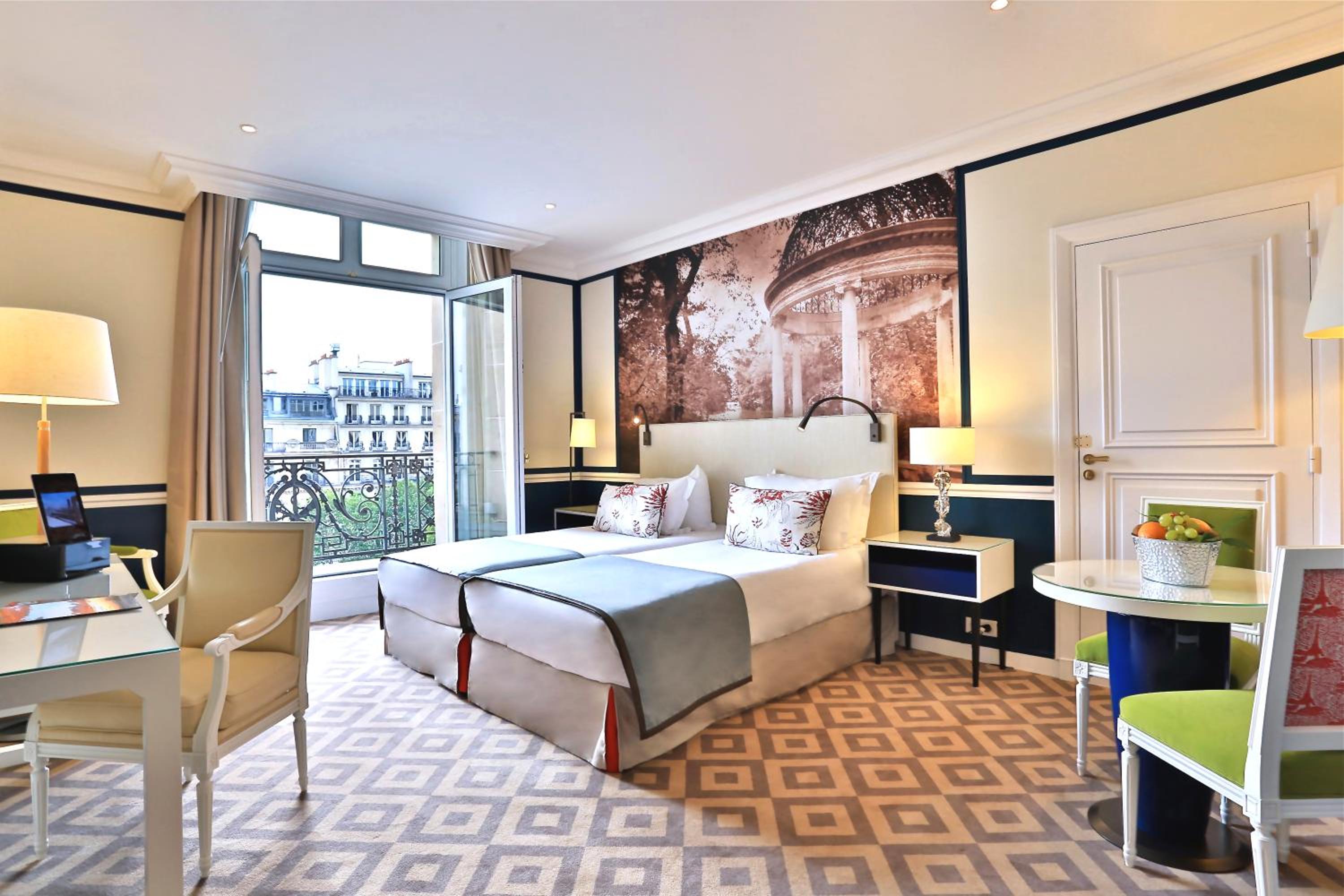 Executive Suite with Champs Elysées View thumbnail 6